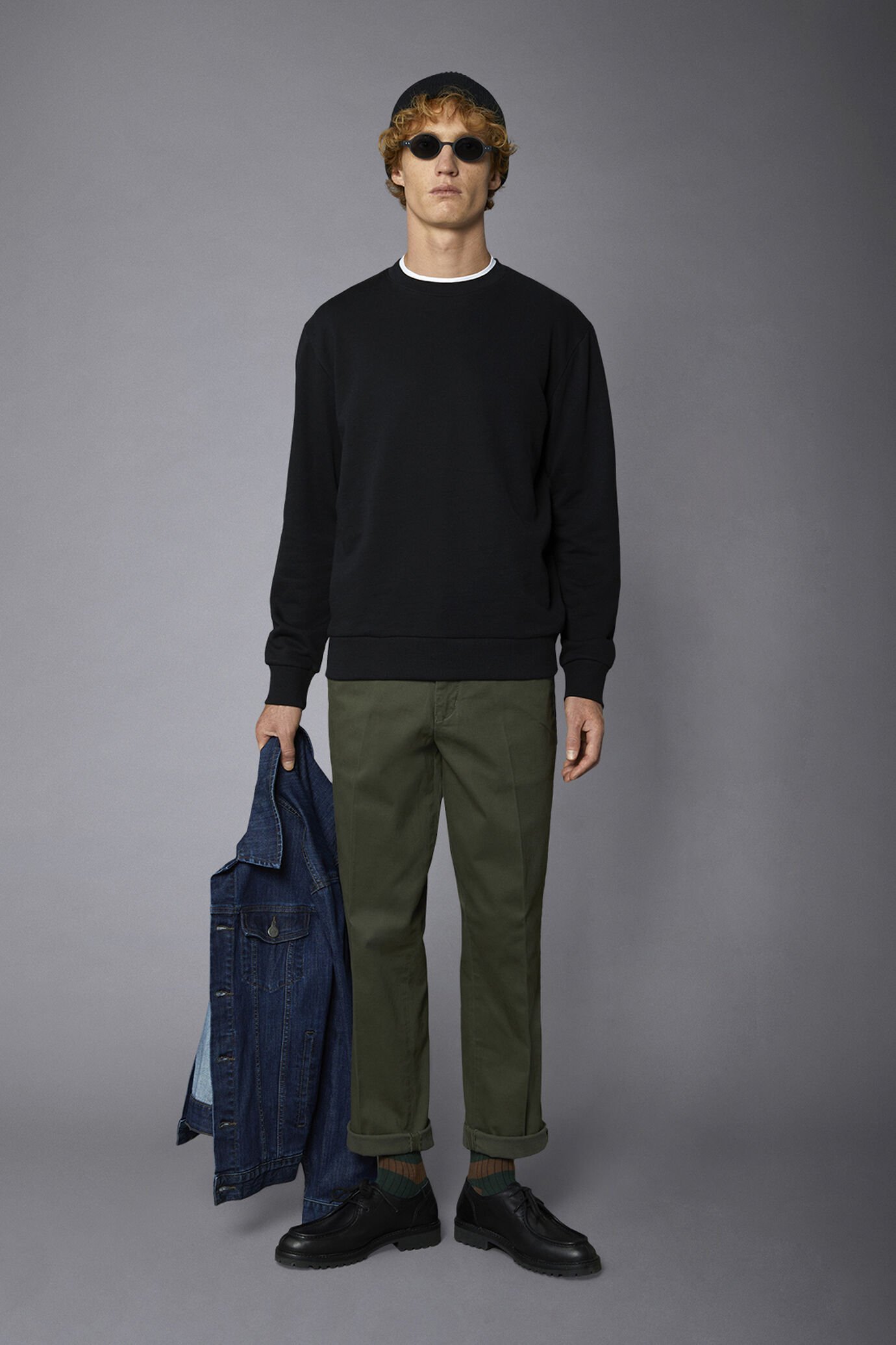 Pantalon chino en sergé à la coupe confortab