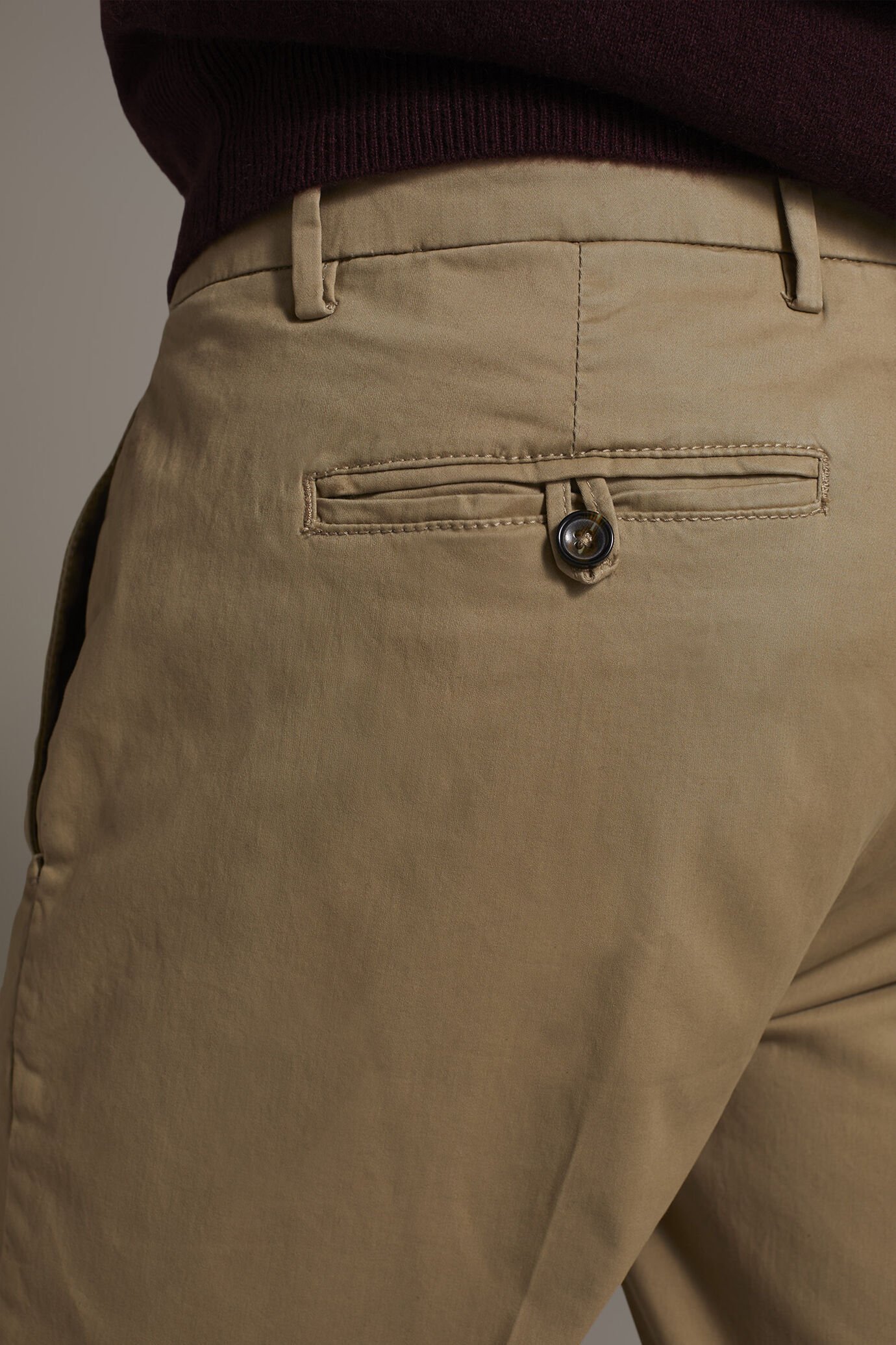 Pantalone chino uomo con pinces singola image number 4