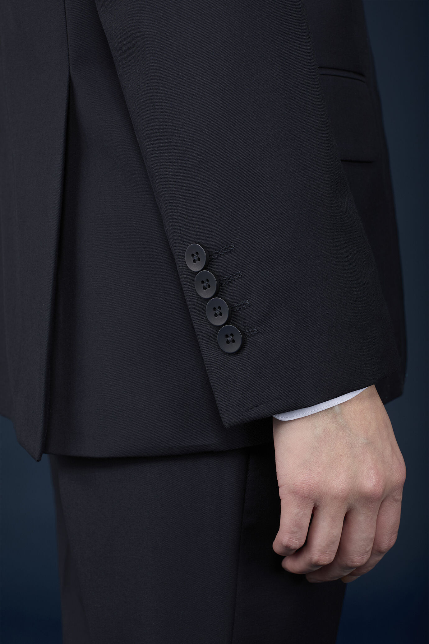 Women's regular fit plain single-breasted jacket with two buttons image number 3