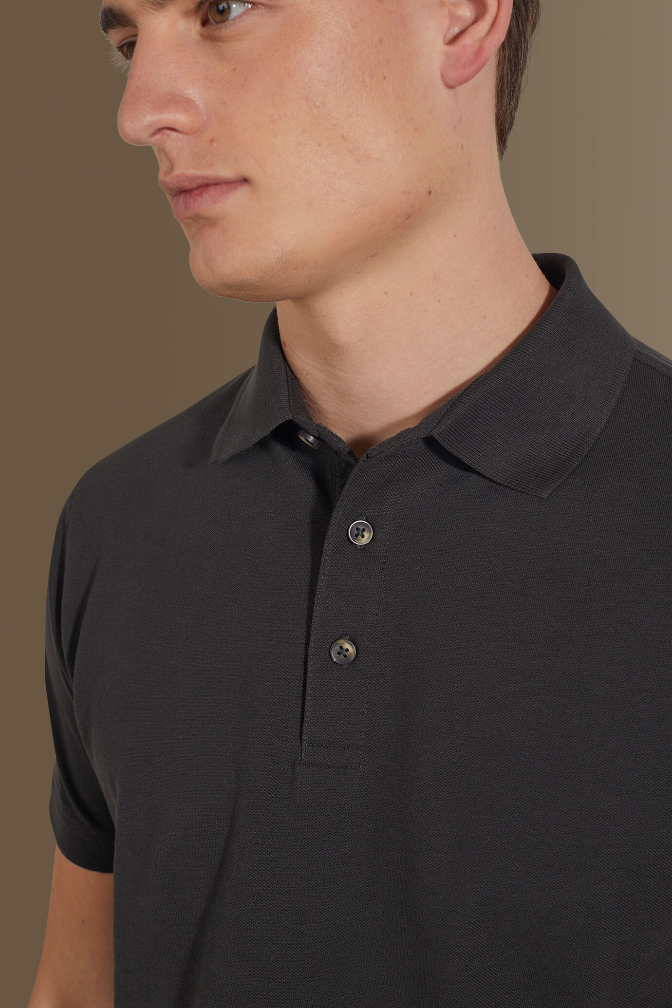 Short sleeves polo 100% cotton piquet solid colour image number 1