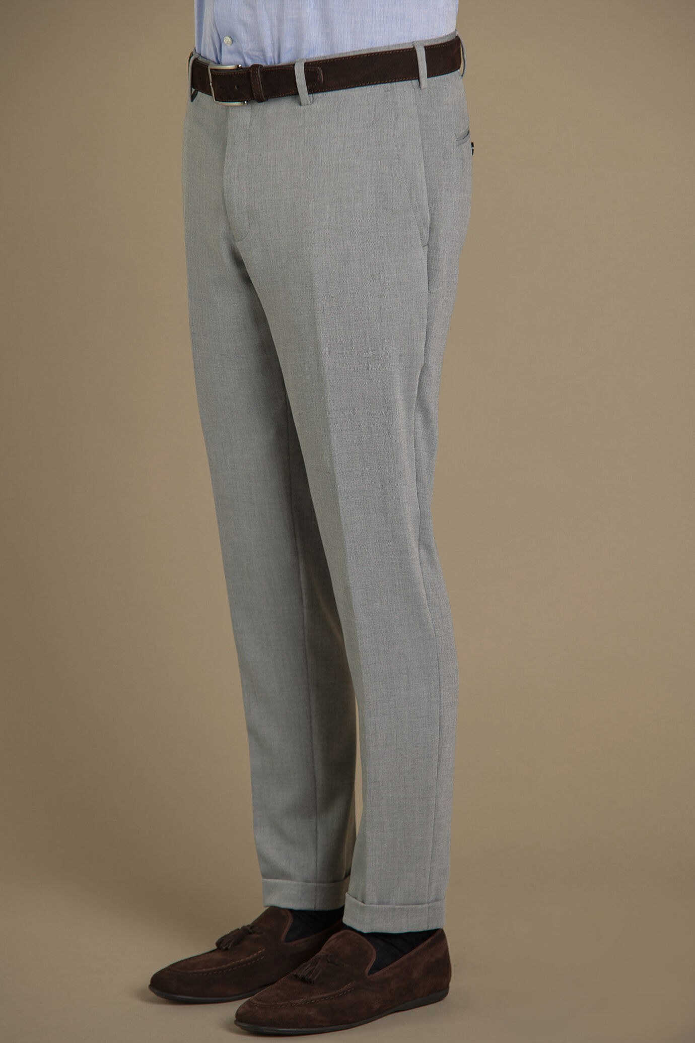 Abito uomo monopetto in grisaglia grigia e pantalone con risvolto image number 4