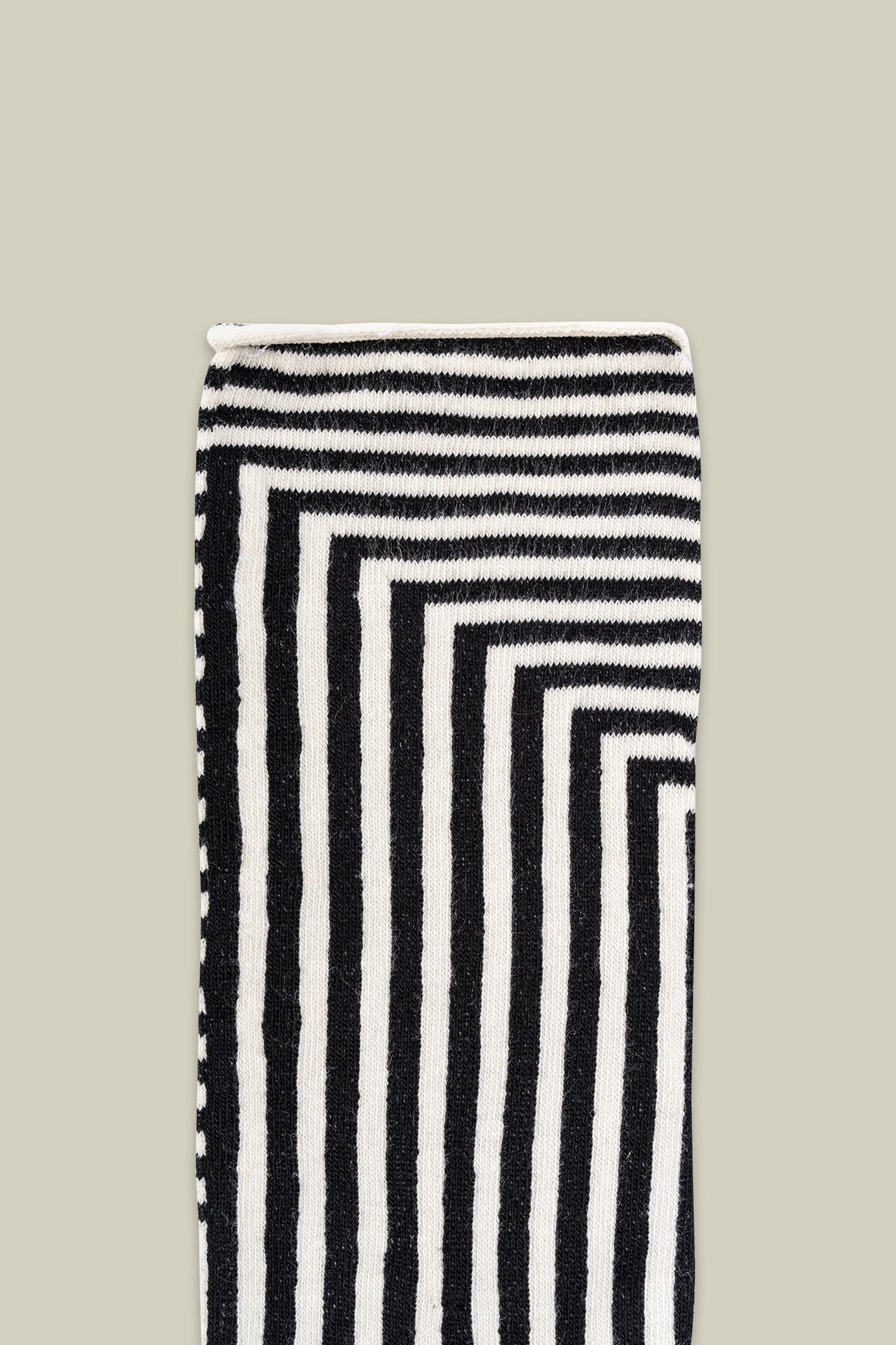 Lasergeschnittene Damensocken mit zweifarbigen Streifen
