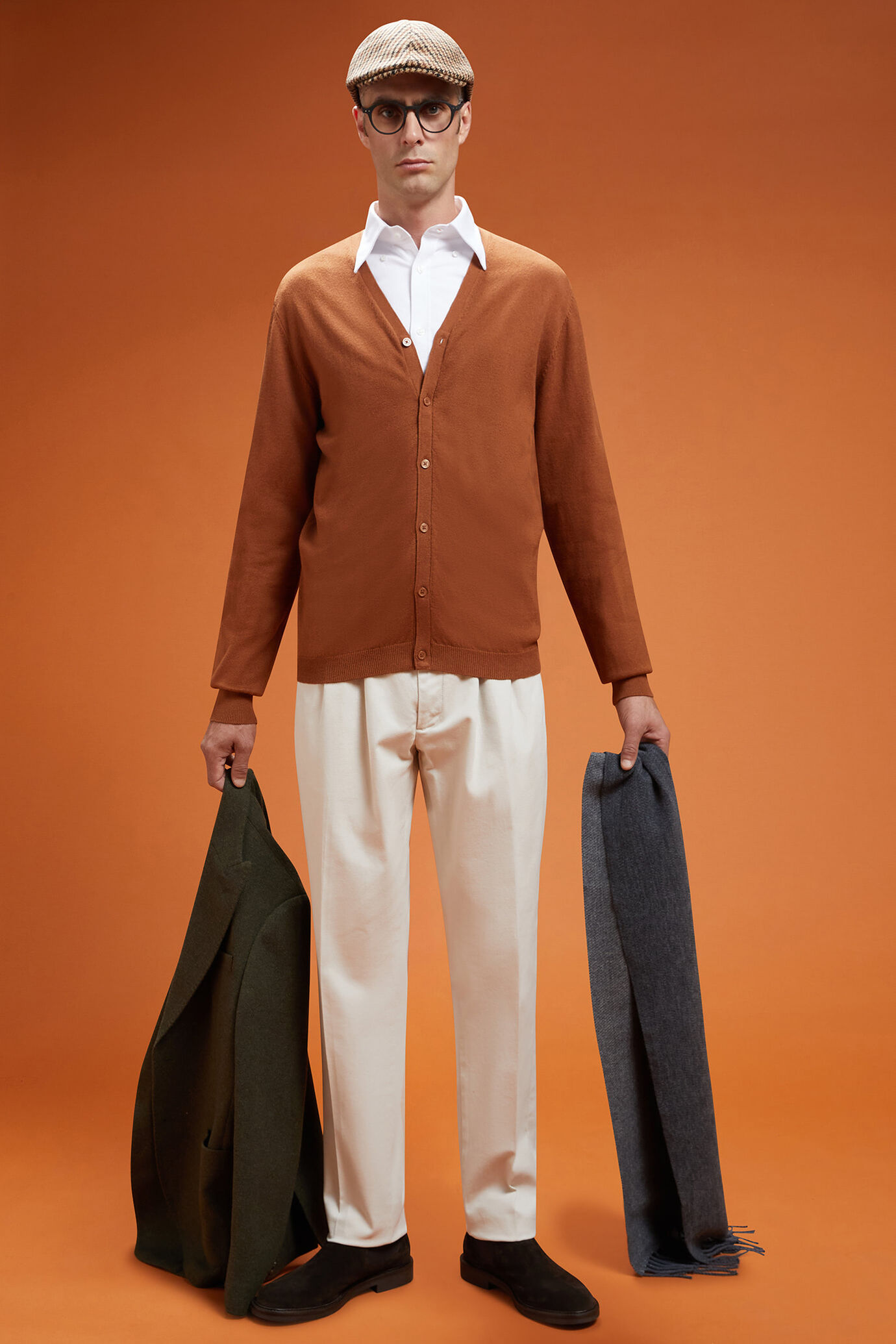 Herren-Strickjacke mit V-Ausschnitt aus Wolle und Baumwolle in normaler Passform image number 0