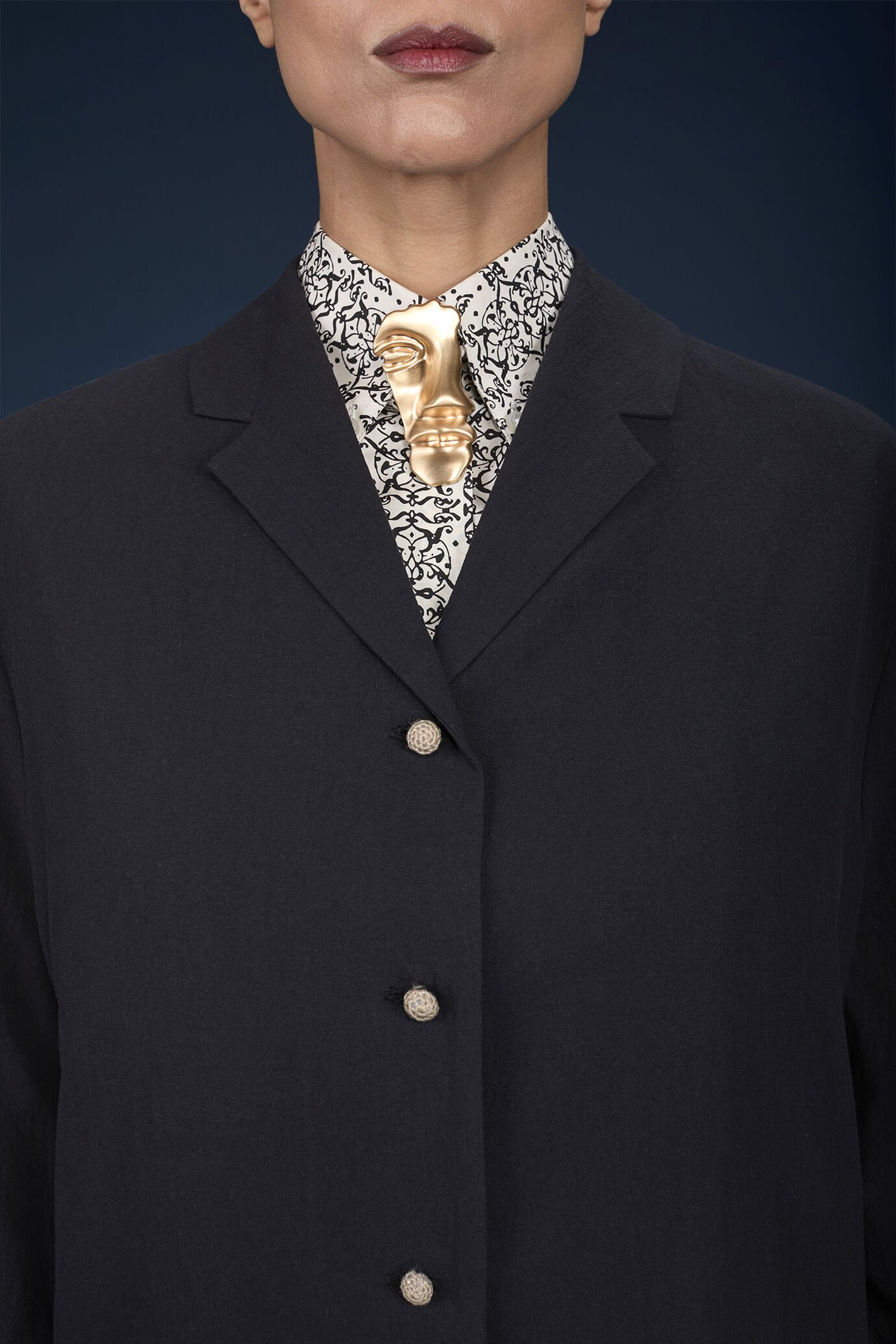 Einreihiger Damenblazer aus Baumwolle mit Knittereffekt und Makramee-Knöpfen image number 3