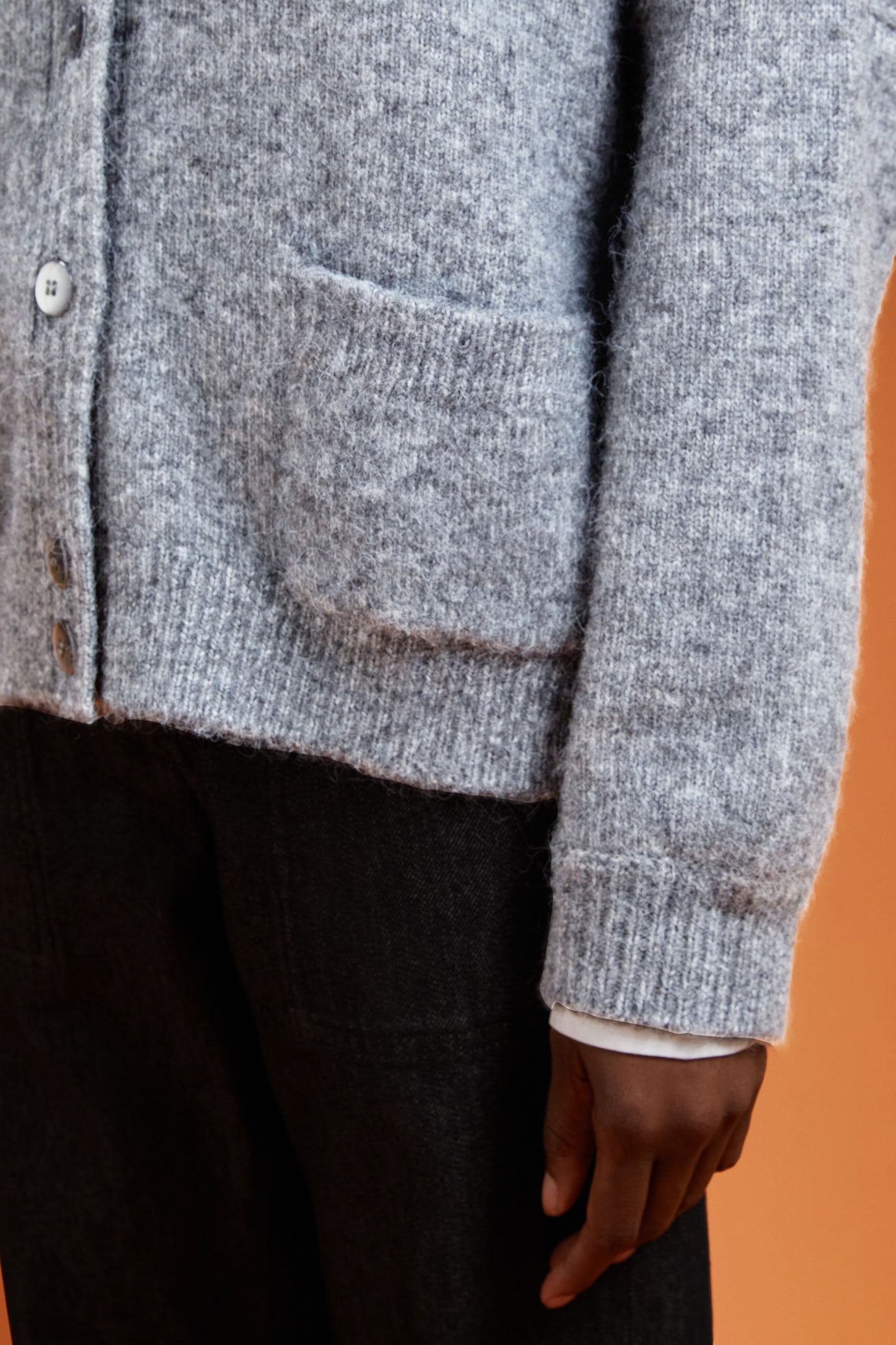 Cardigan donna in maglia con scollo a v regular fit image number 2