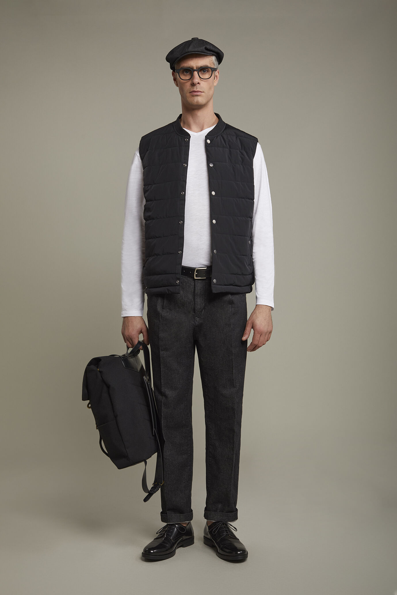 Men’s reversible sleeveless vest with lightweight padding regular fit