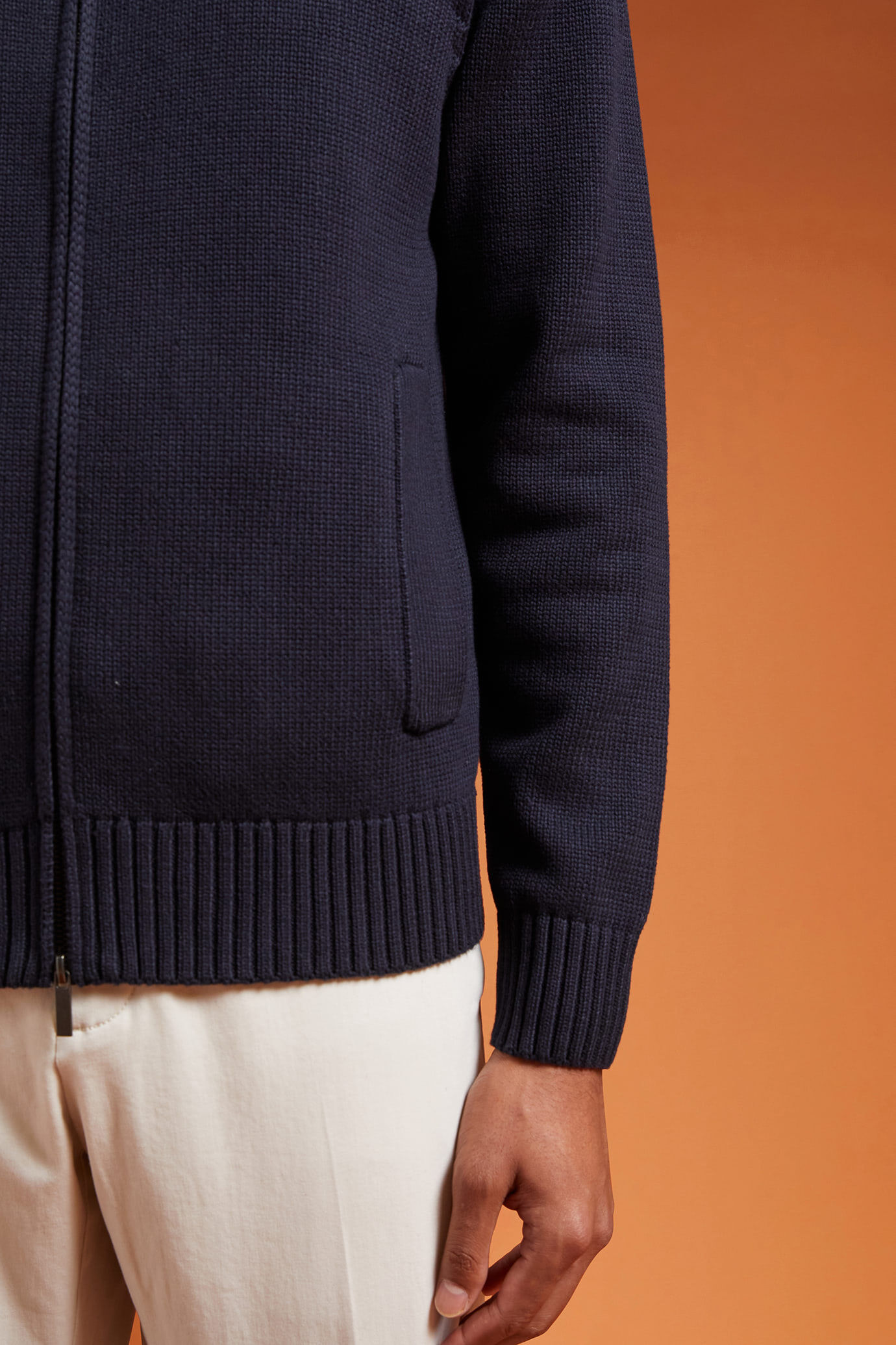 Herren-Strickjacke mit Reißverschluss und hohem Ausschnitt aus 100 % Baumwolle in normaler Passform image number 3