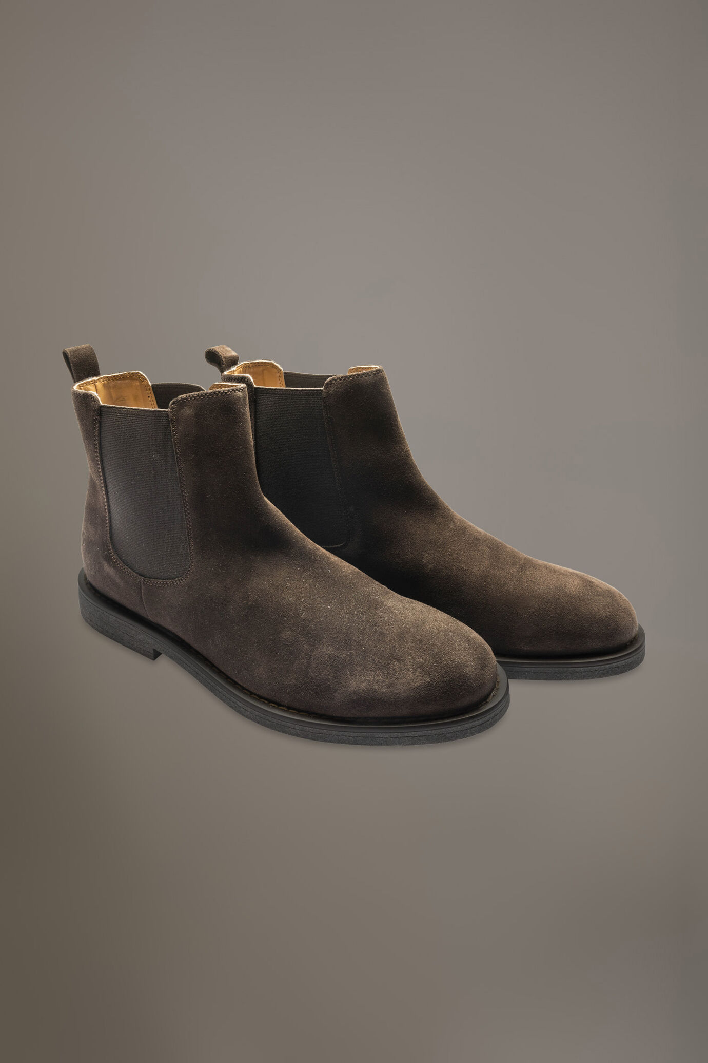 Chelsea boots 100% suede leather with rubber sole image number 0