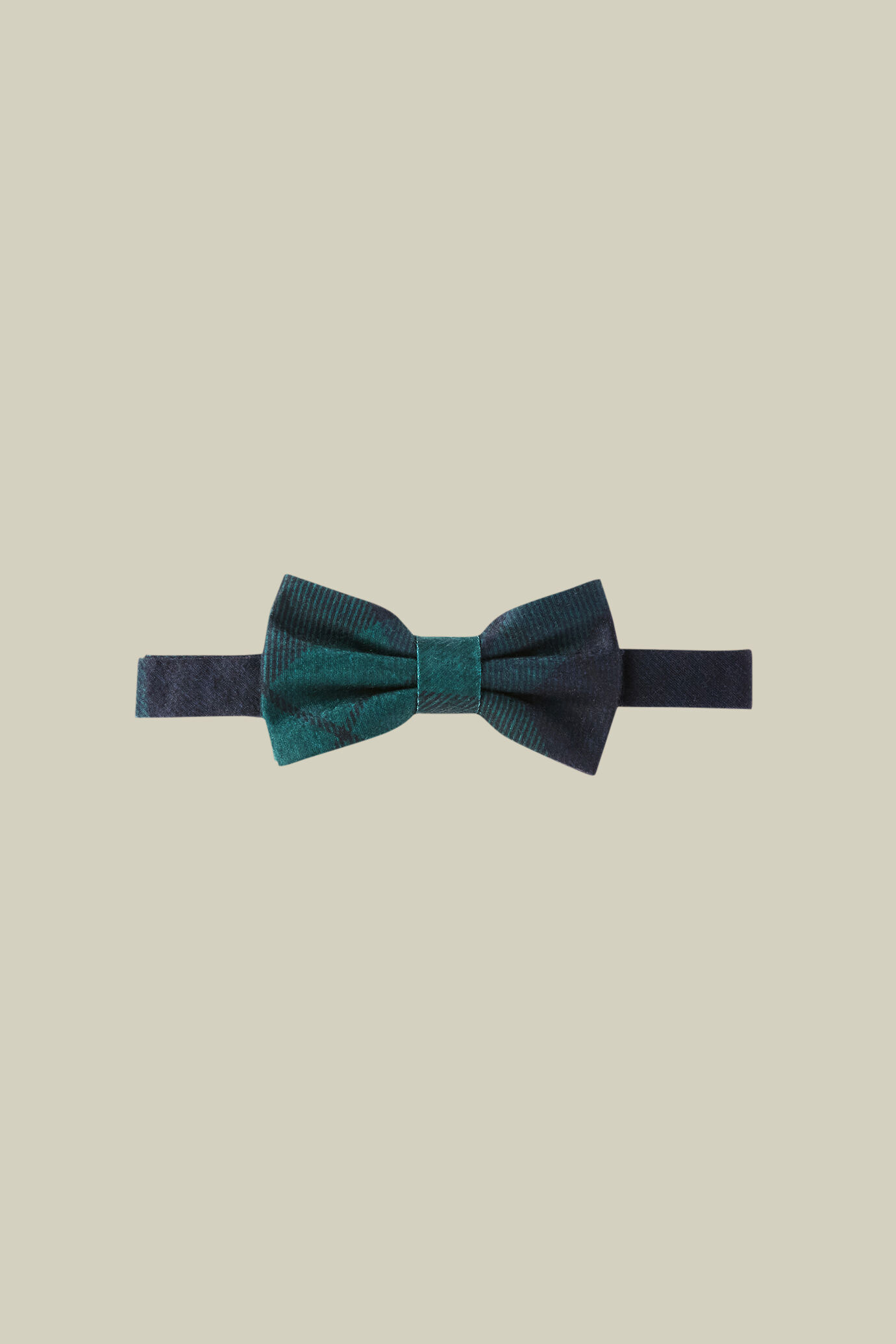 Men's tartan patterned bow tie with a woollen finish image number 0