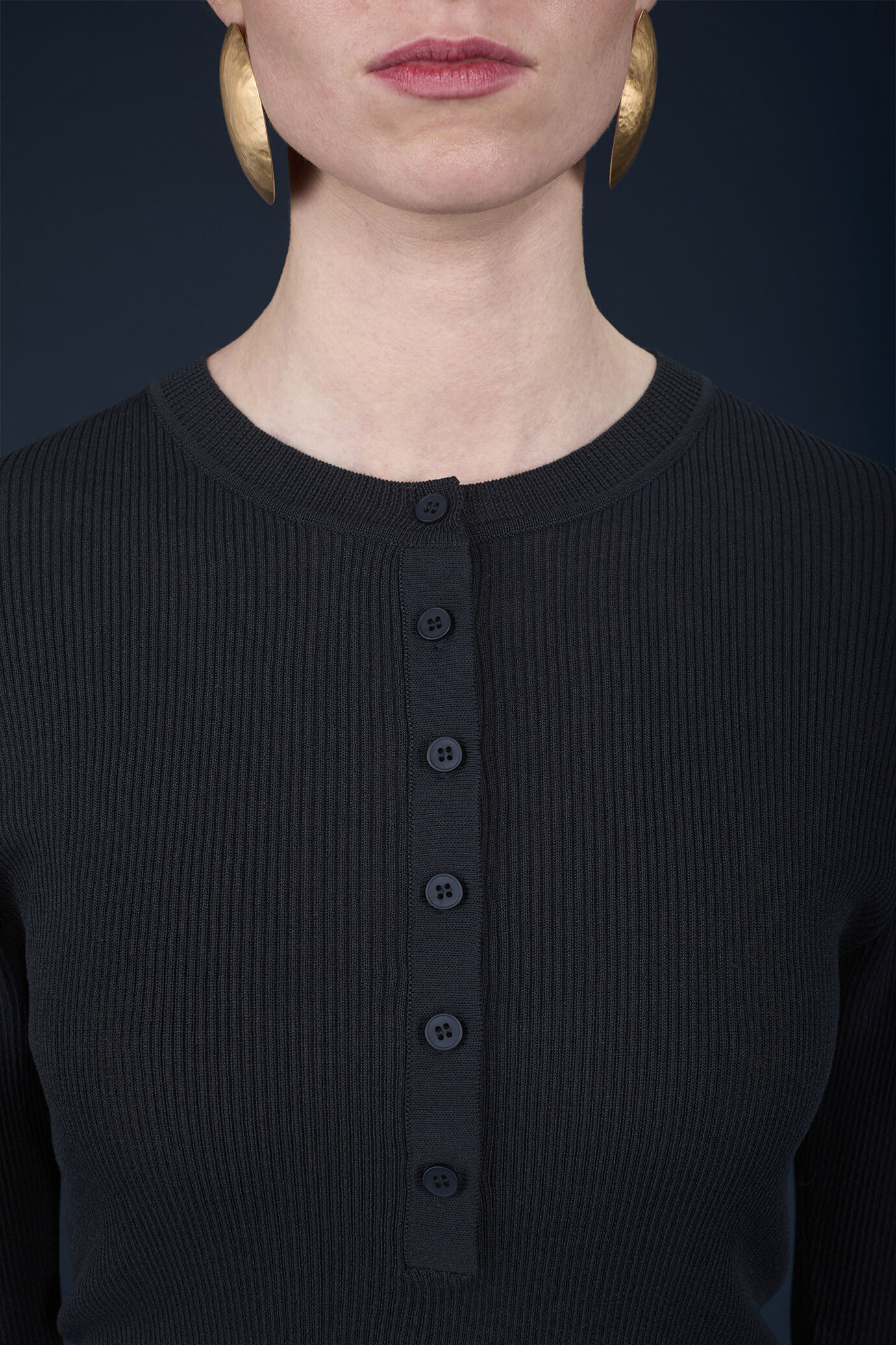 Women's top with front opening and elbow-length sleeves image number 2