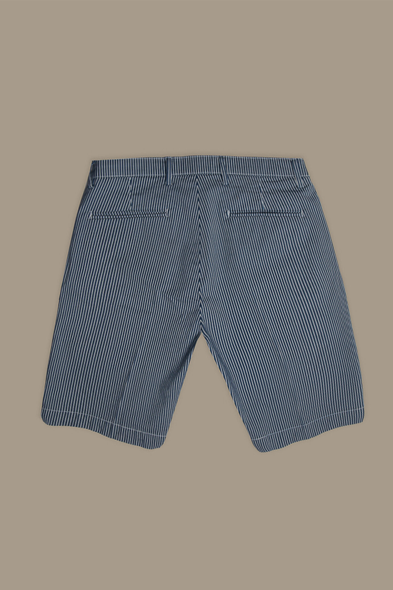 Chino bermuda twill construction with stripe print image number 5