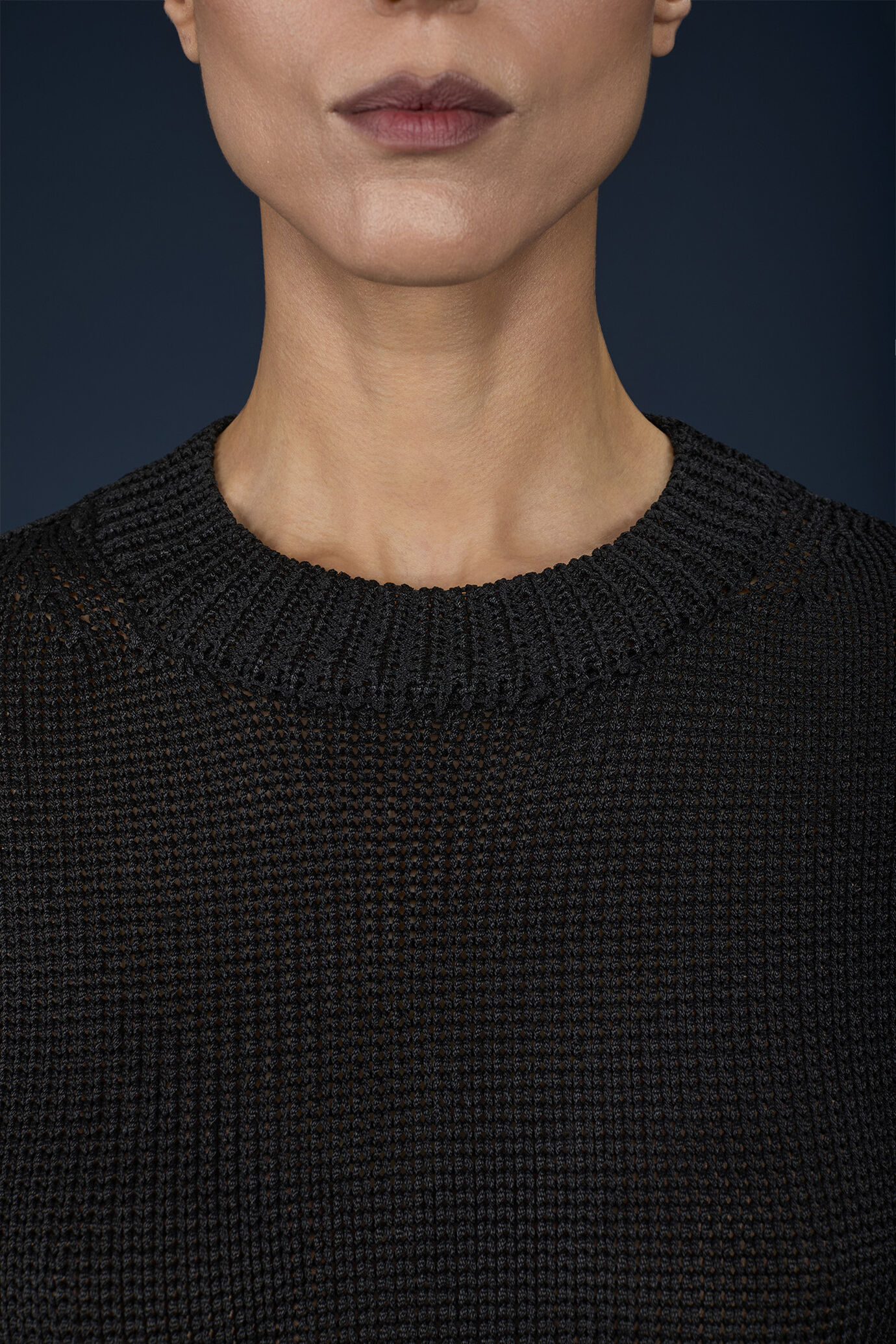 Robe longue pour femme avec col ras du cou et manches longues en crochet image number 3