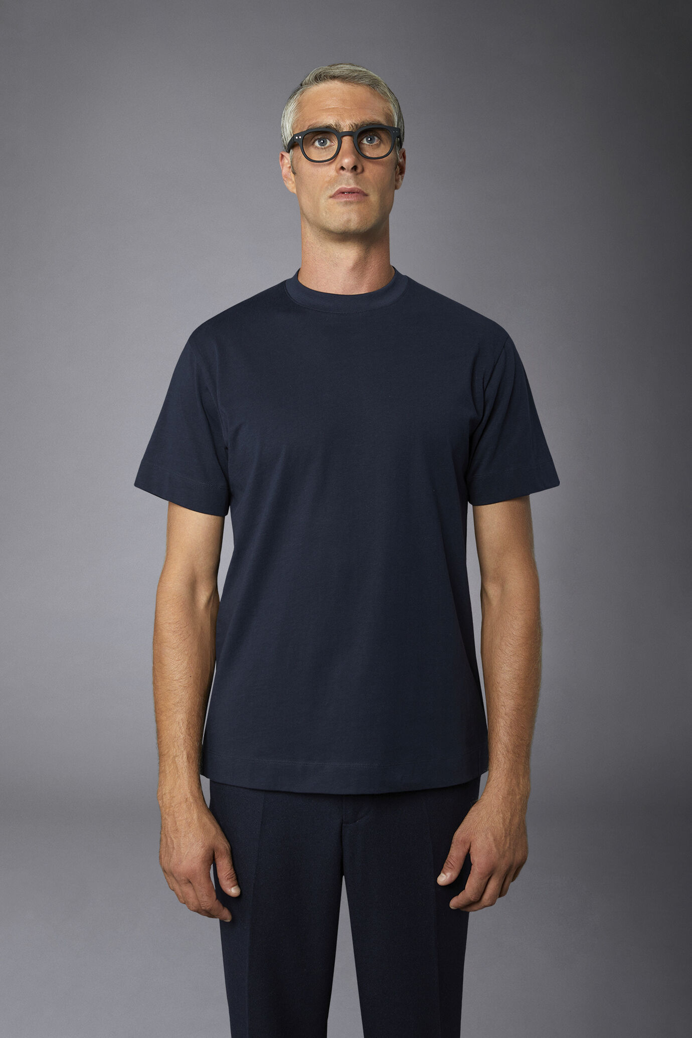 T-shirt uomo girocollo in puro cotone maniche corte e collo alto image number 2