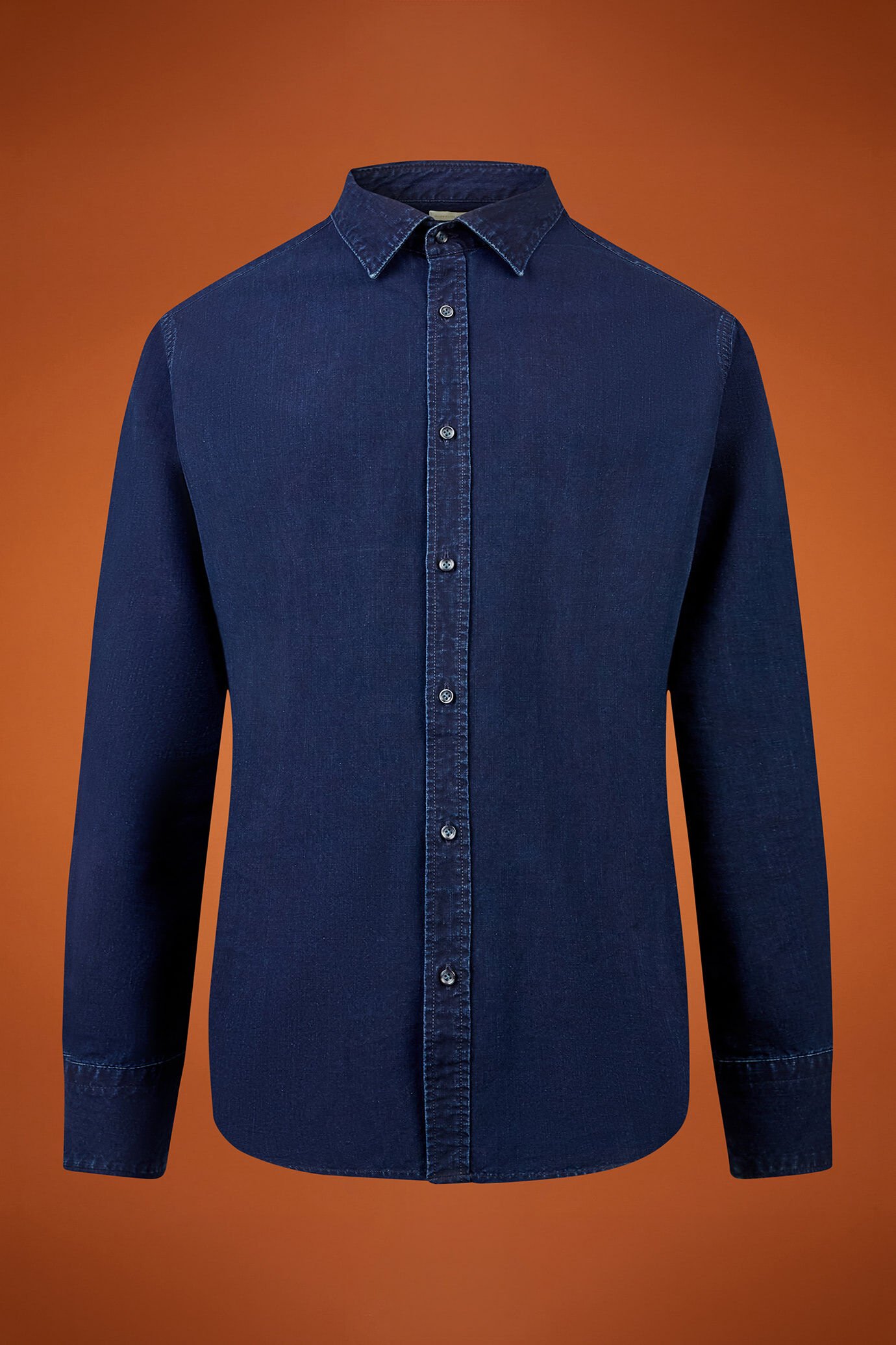 Men's comfort fit casual shirt with a classic collar in 100% cotton washed chambray fabric image number 5