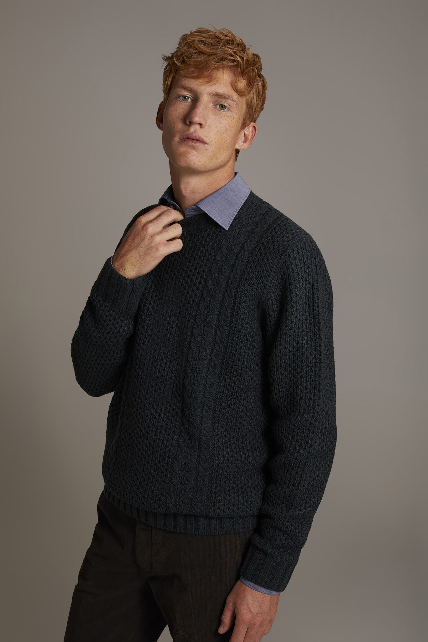 Wool blend round neck sweater with honeycomb heavy knitting image number 1