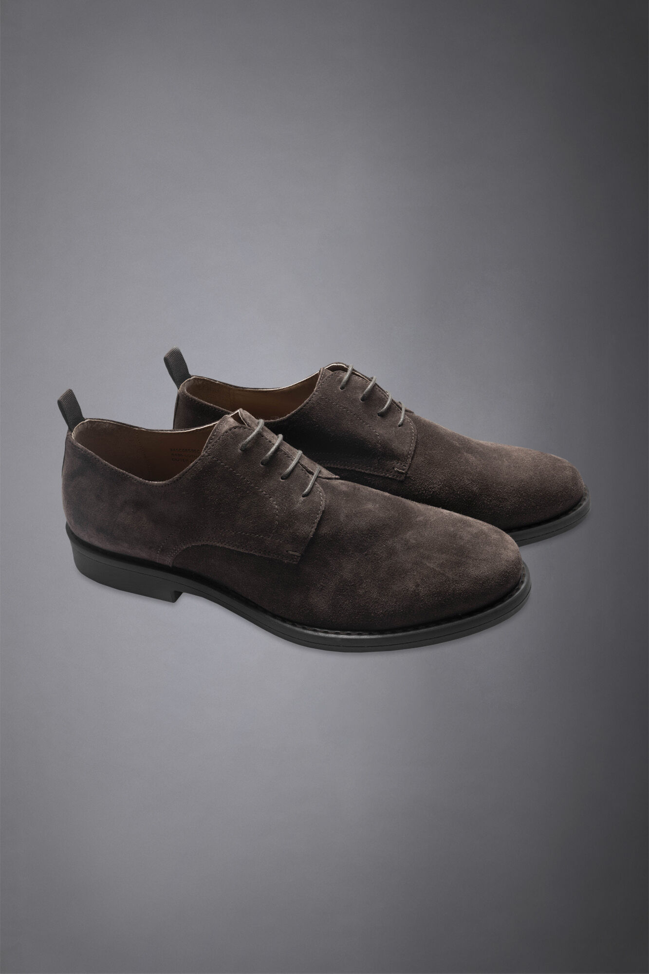 Scarpa scamosciata sale