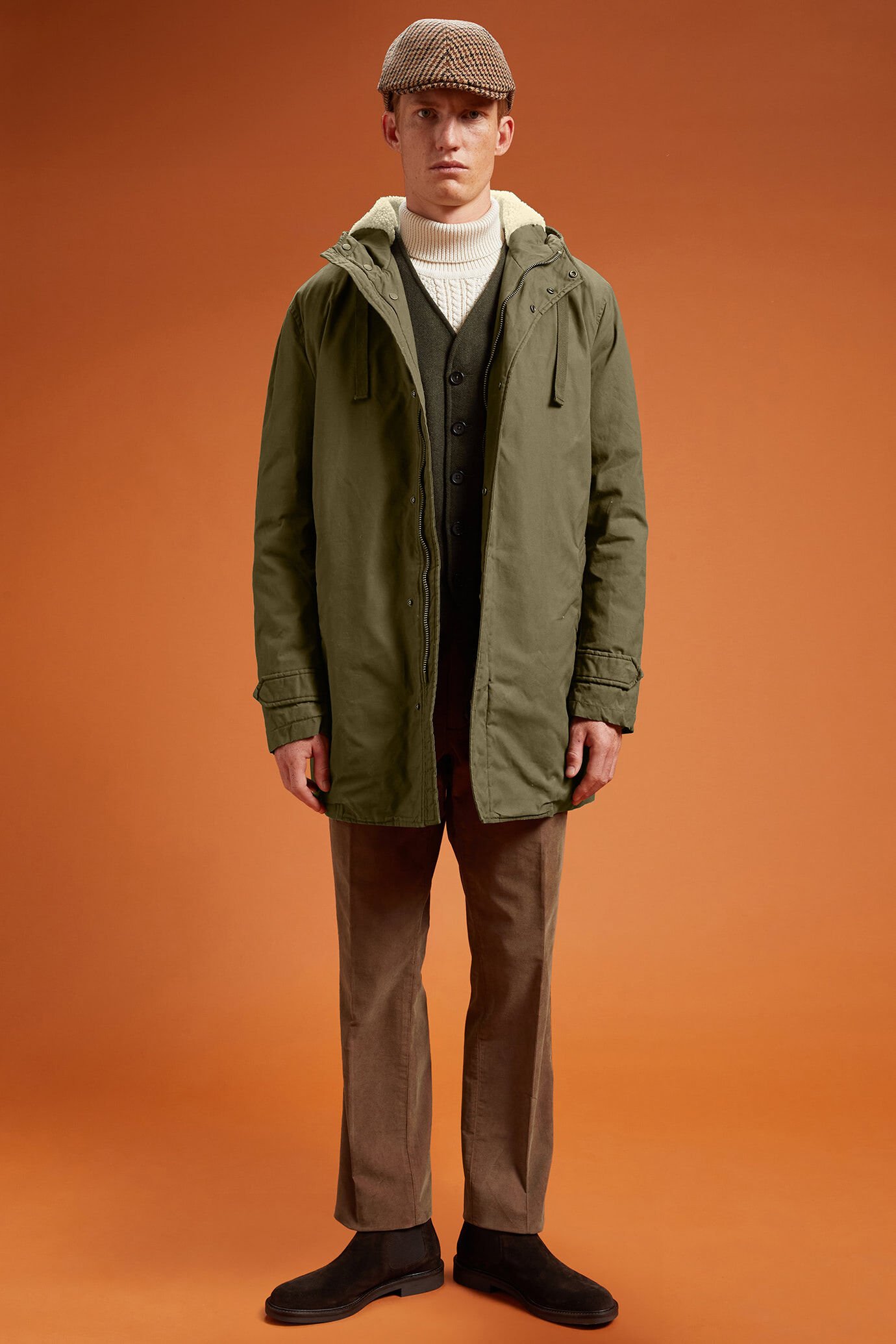 Parka homme à capuche, en tissu ciré avec fourrure en peau lainée, coupe confort image number 1