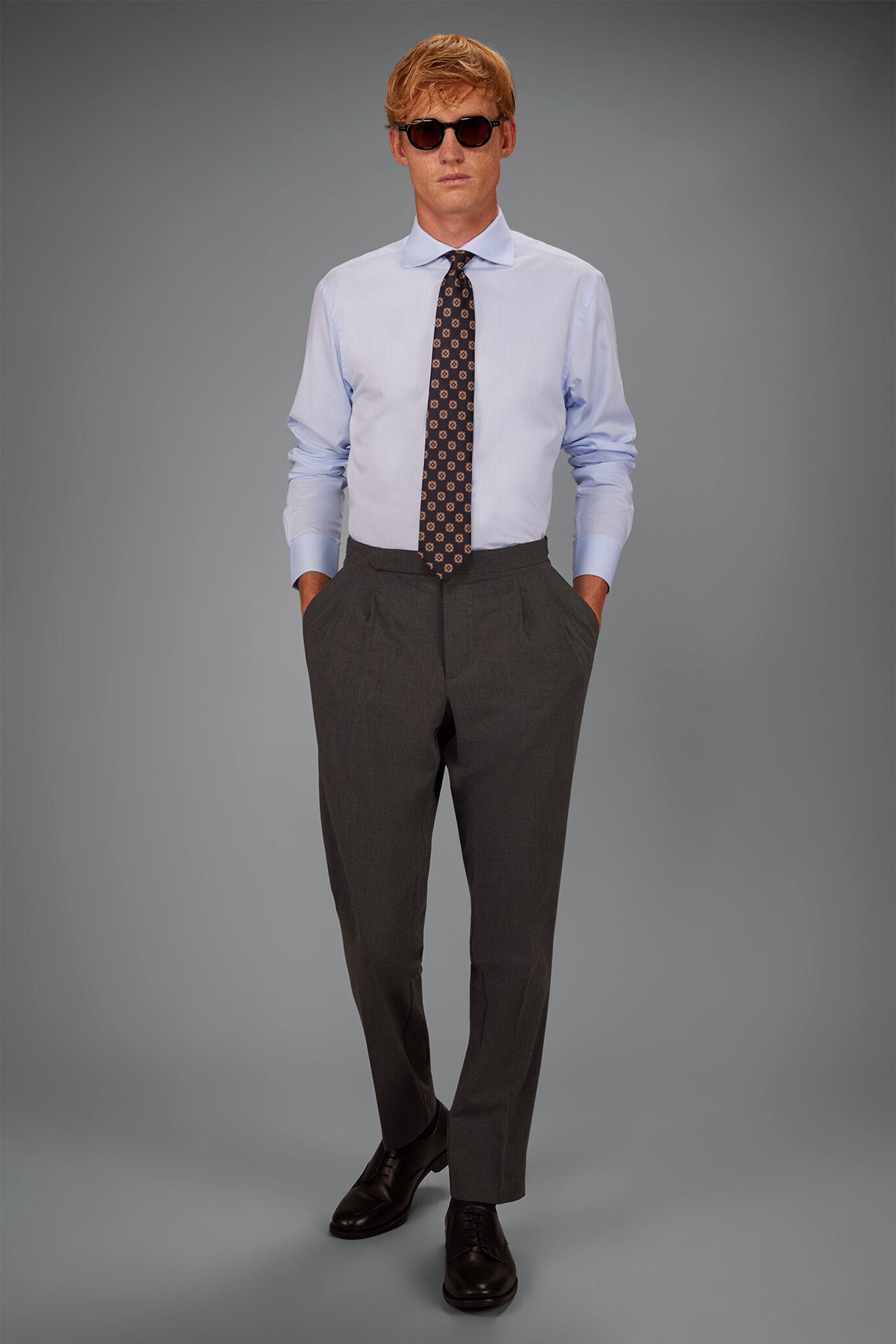 Klassisches Herrenhemd mit franz&ouml;sischem Kragen aus glattem Twill