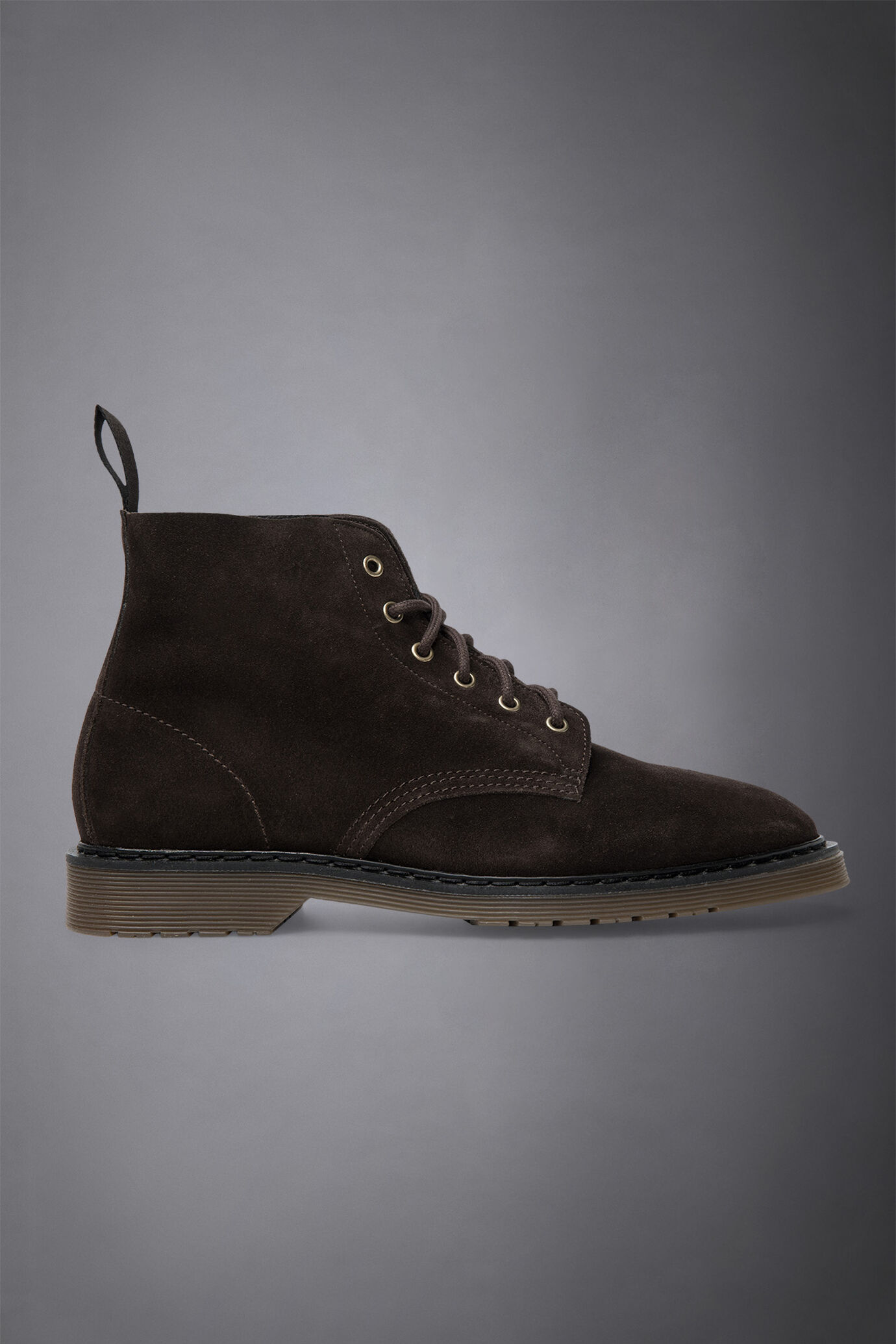 Bottes amphibies 100% daim avec semelle à crampons en caoutchouc image number 1