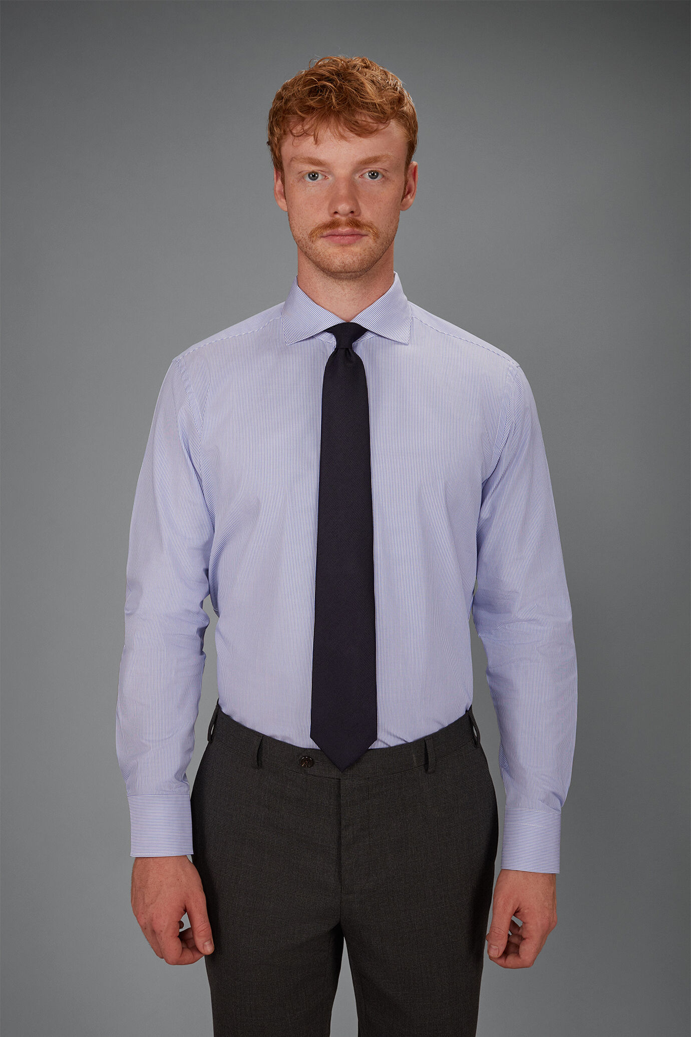 Chemises pour homme 100% coton &agrave; rayures coupe classique image number 1