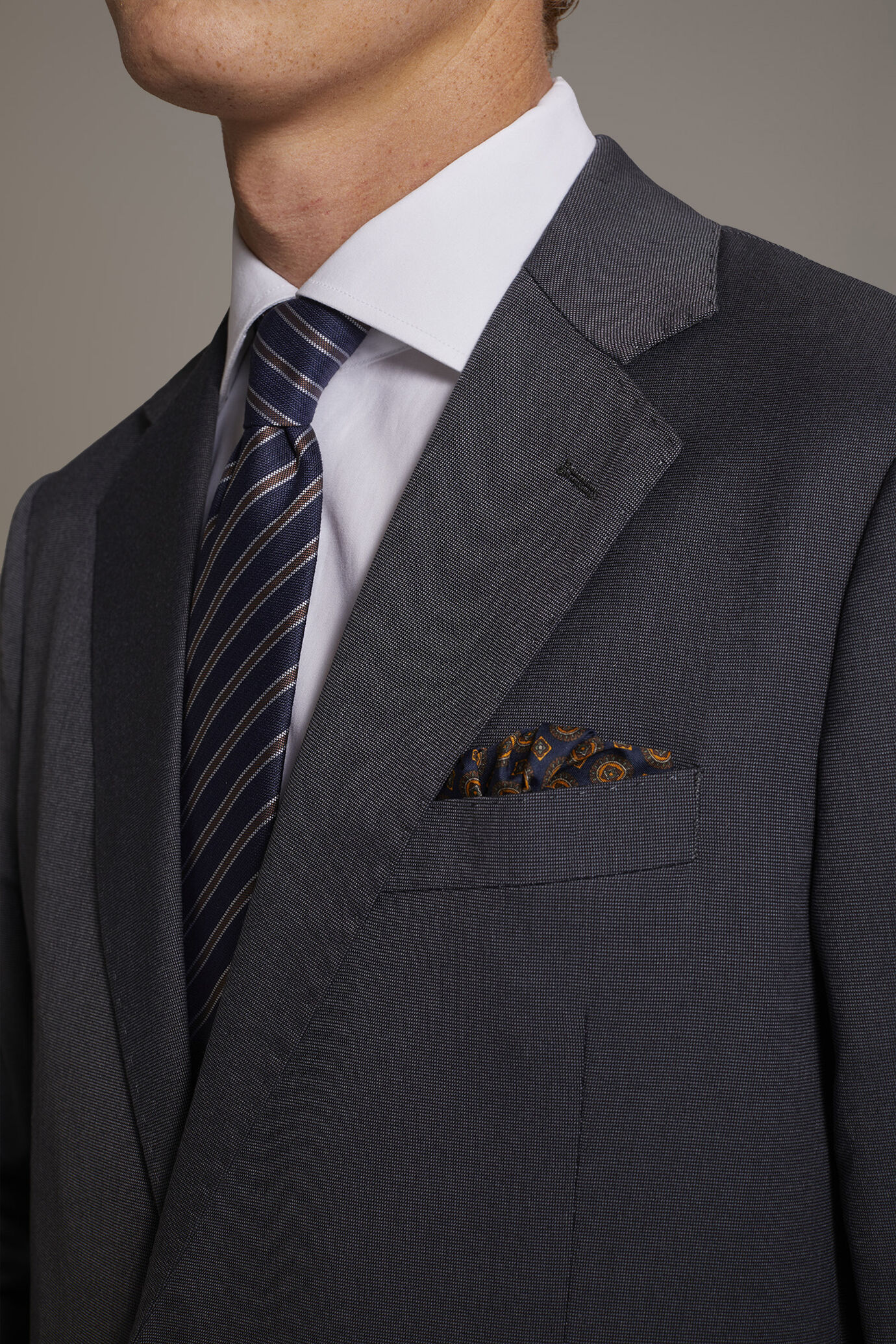Regular fit single-breasted suit in microcheck fabric image number 3