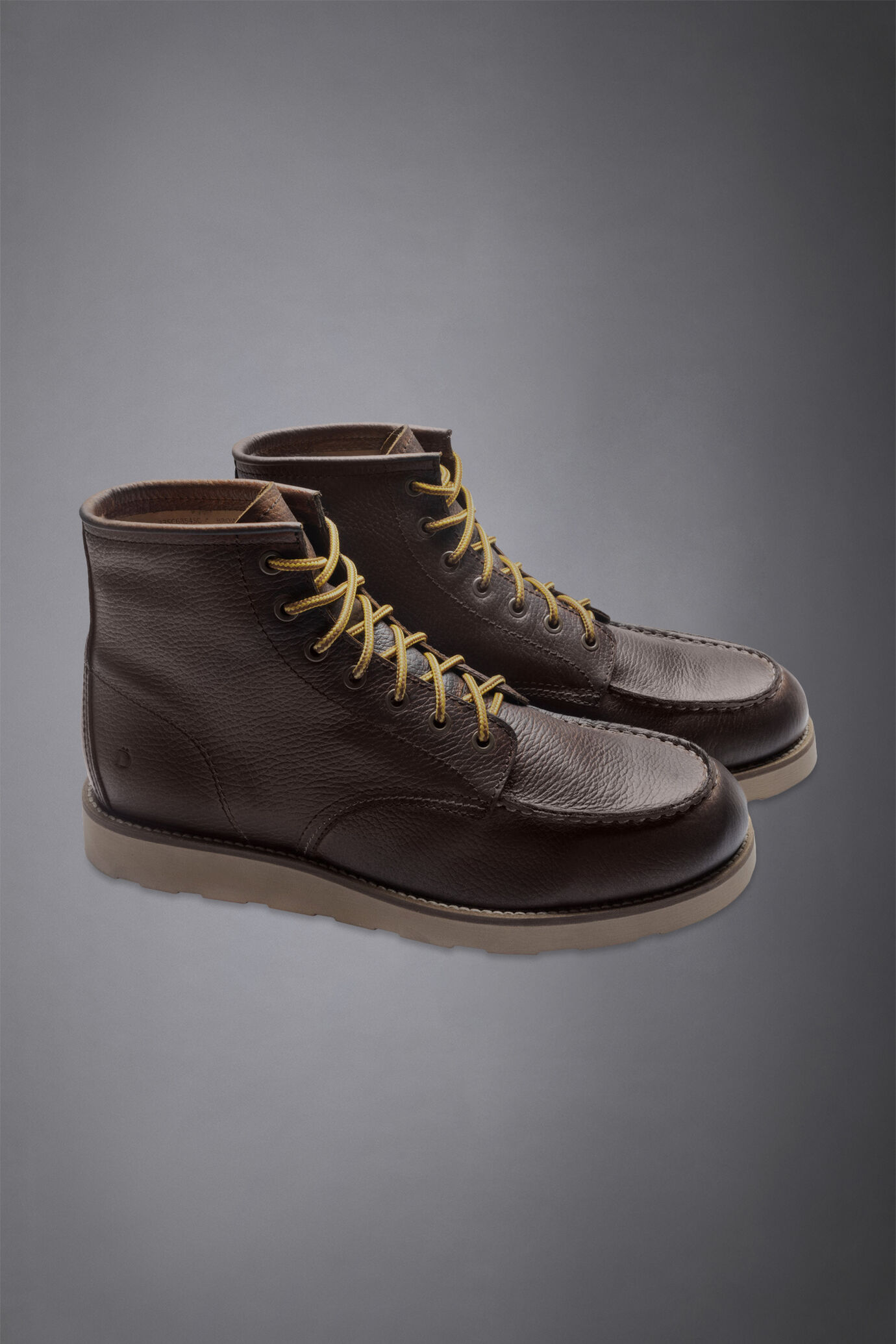 Men's 100% tumbled leather boots with rubber sole