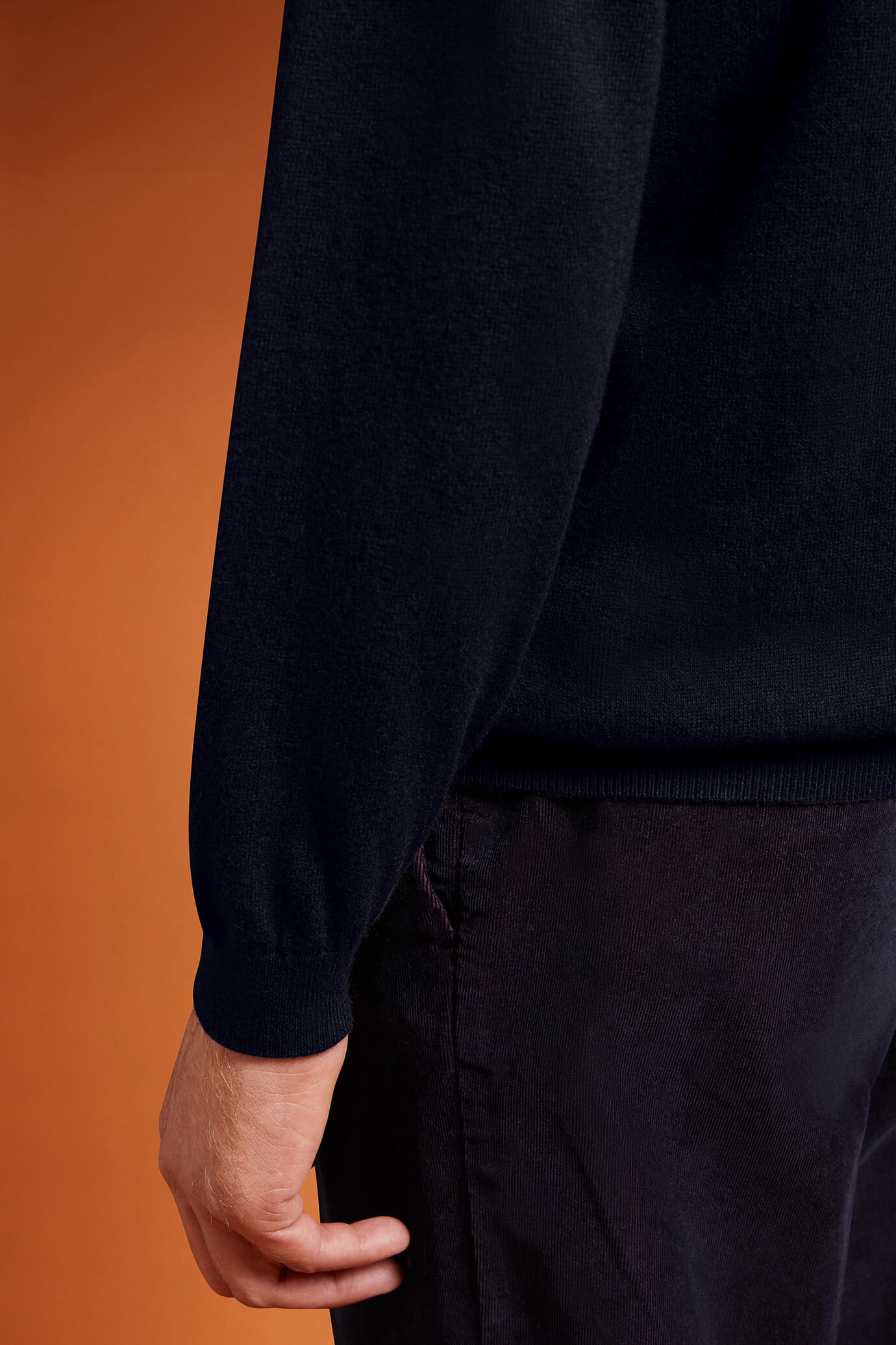 Pull homme, col en V, en laine et coton, coupe classique image number 2