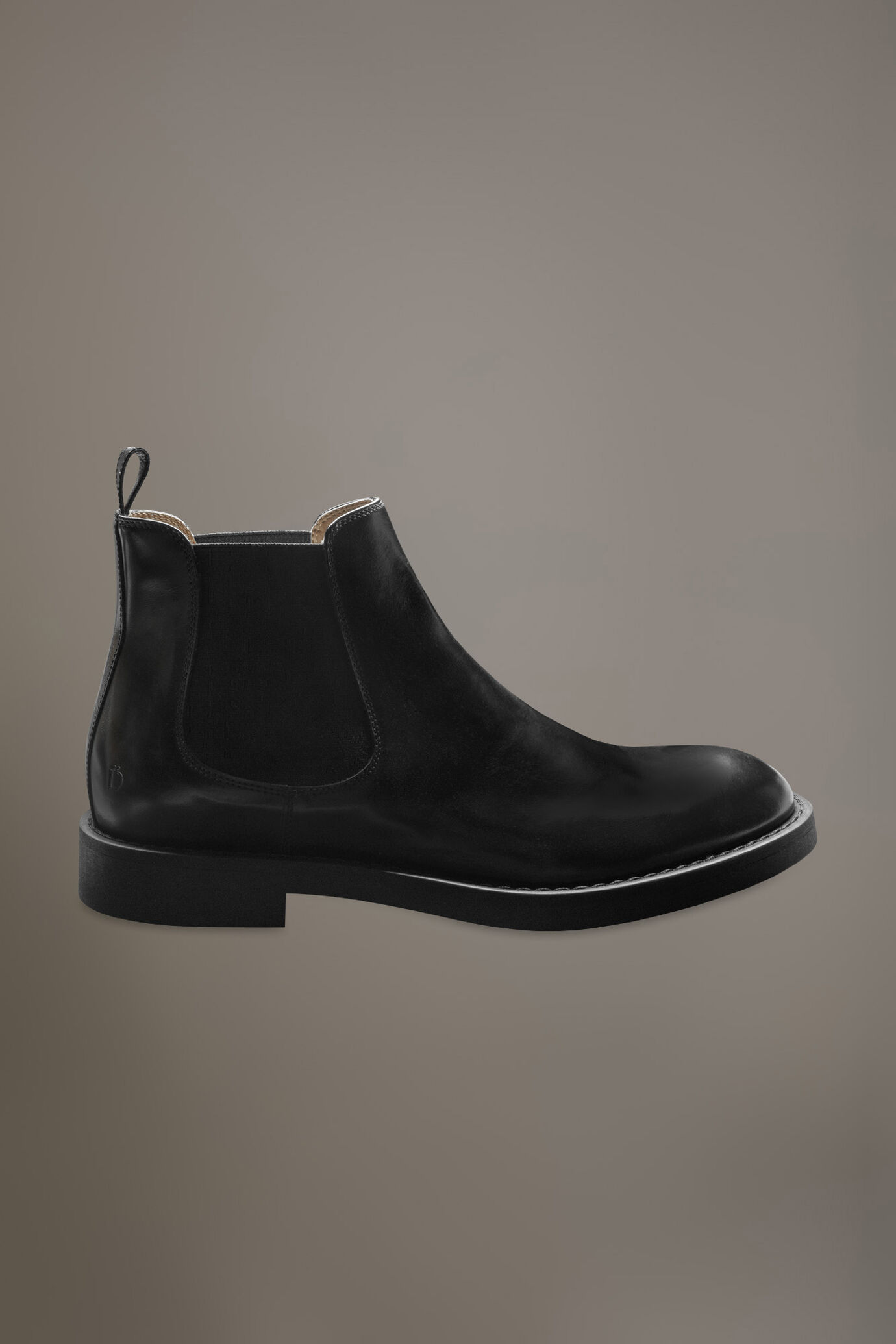 100% brushed leather chelsea boots with rubber sole image number 1
