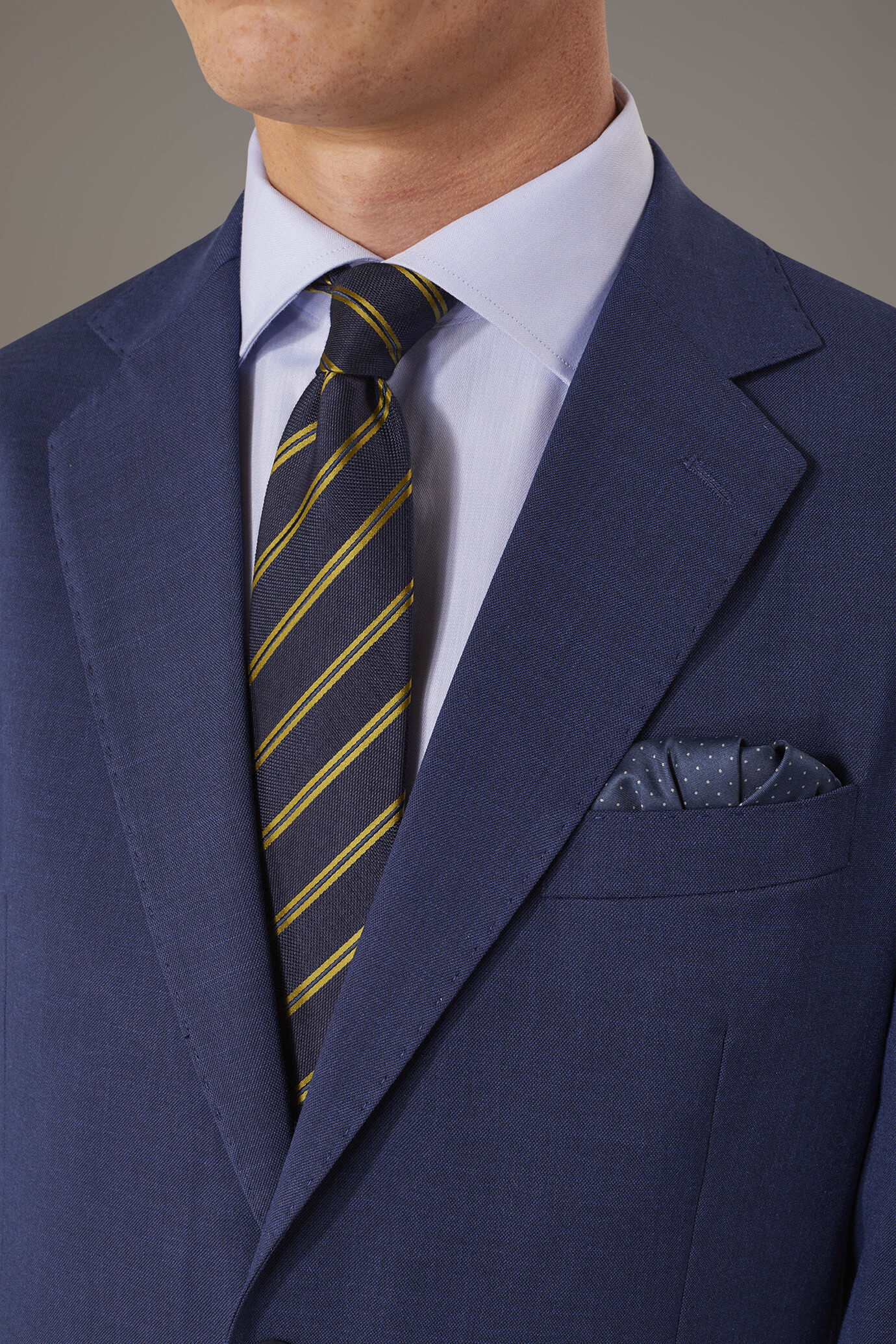 Regular fit single-breasted suit in grisaille fabric image number 2
