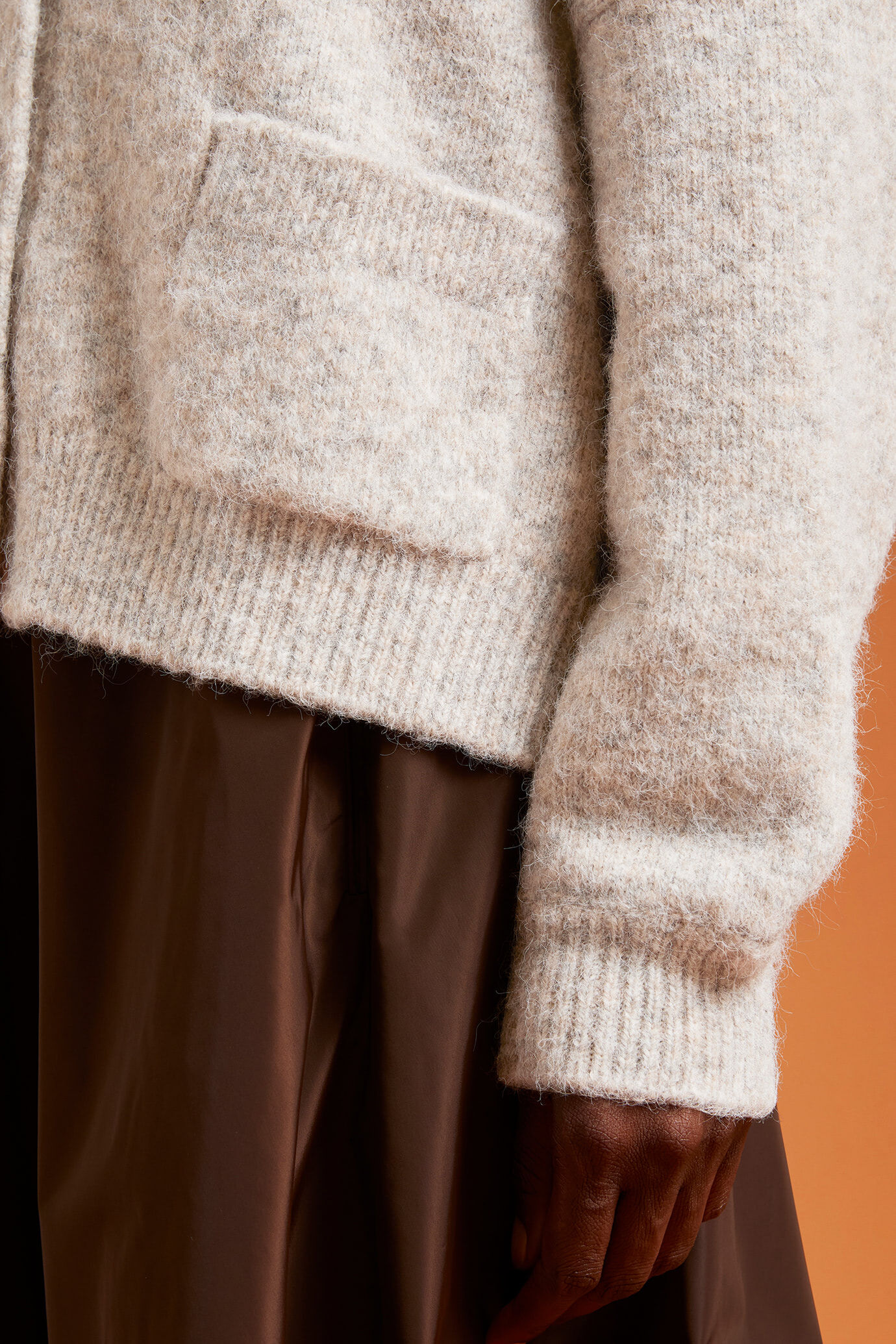 Cardigan donna in maglia con scollo a v regular fit image number 3