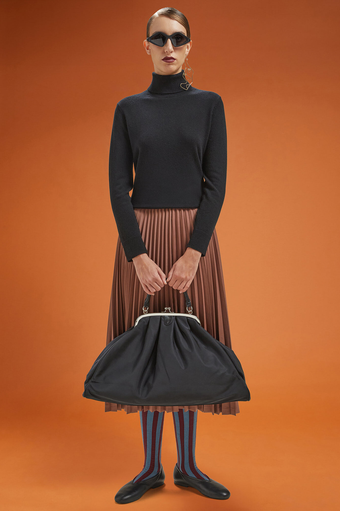 Hoch geschlossenre Damen-Pullover aus 100 % Kaschmir in normaler Passform image number 1