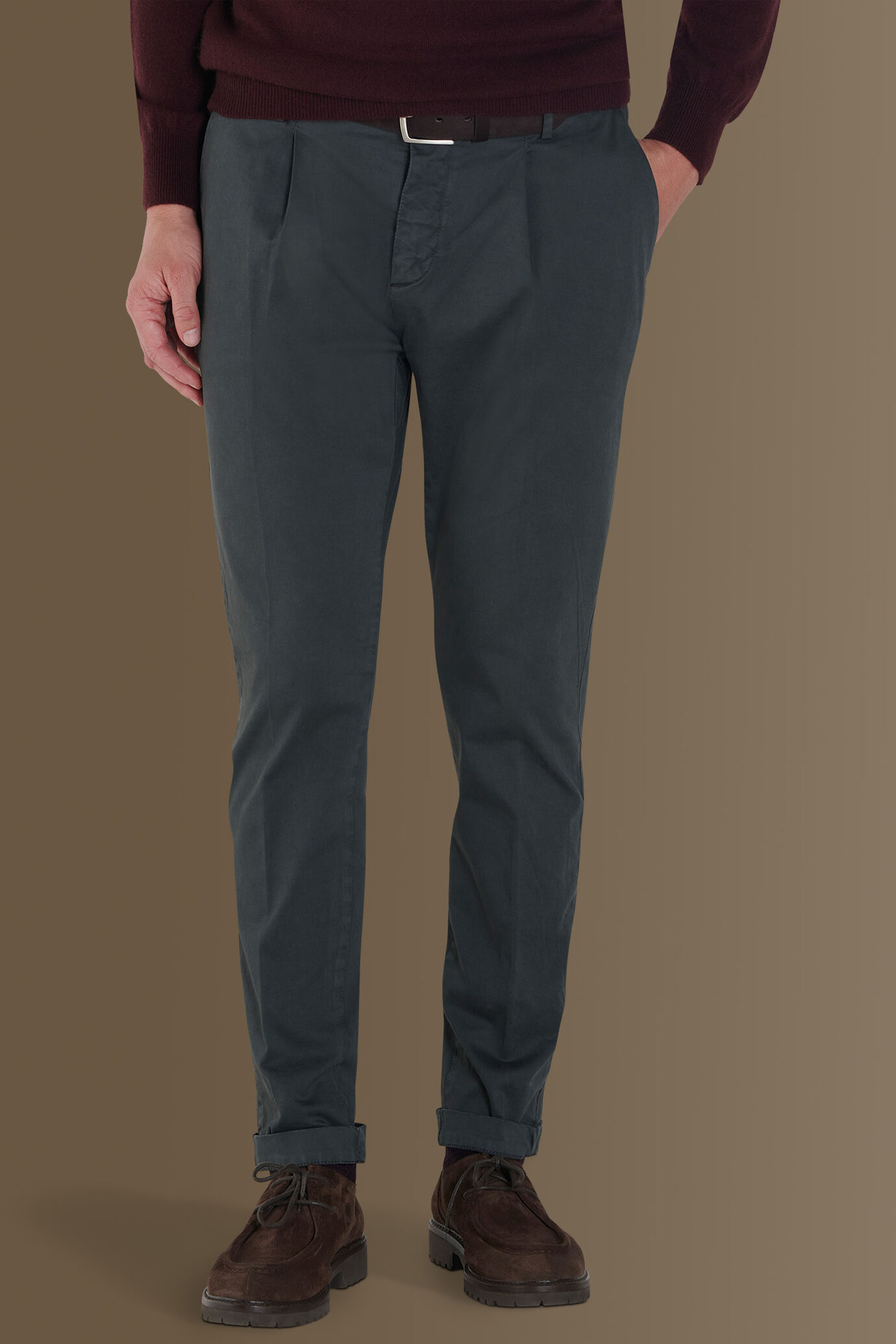 Pantalone chino con pinces singola tessuto in raso elasticizzato image number 1