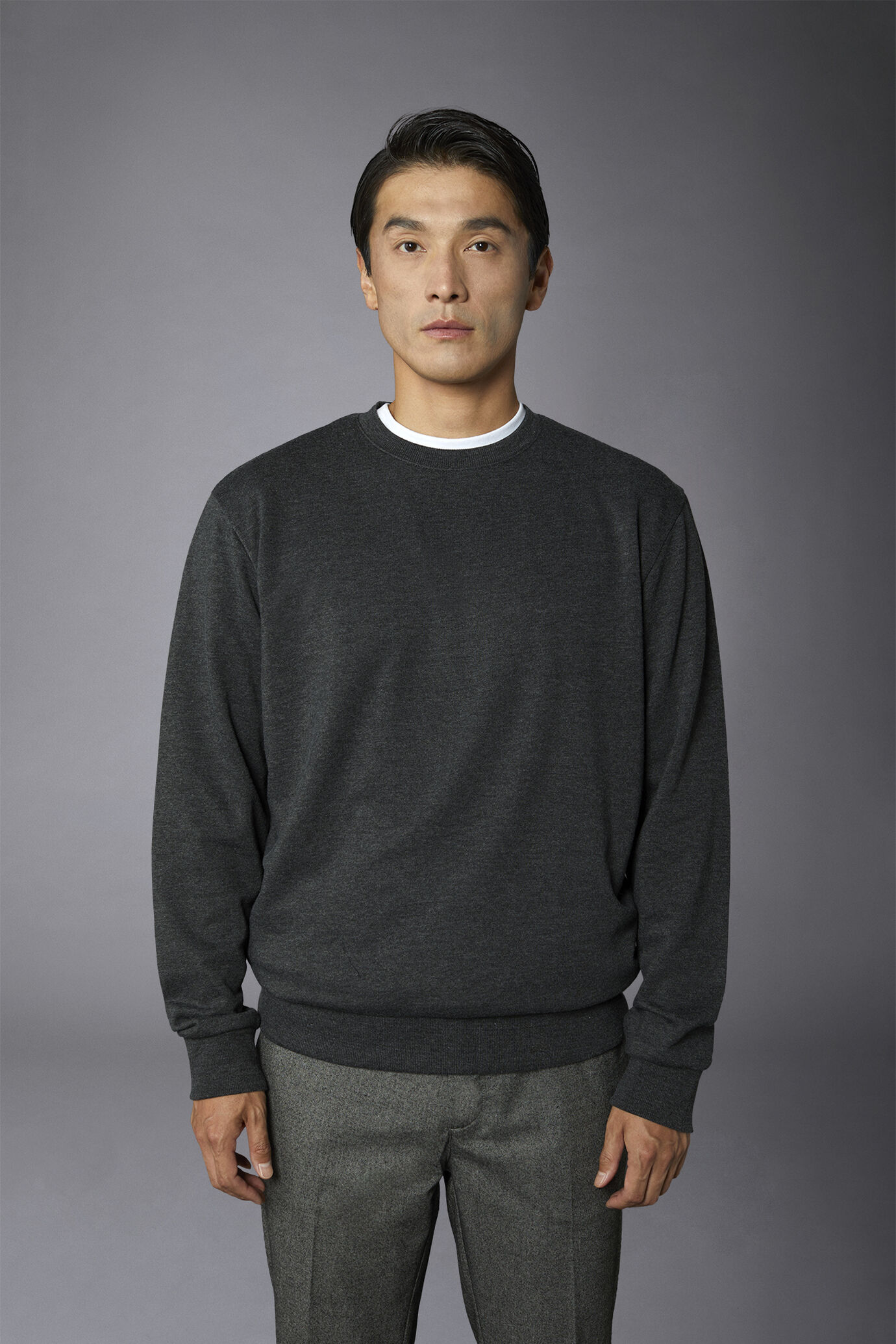 Men's washed cotton blend roundneck sweatshirt image number 2