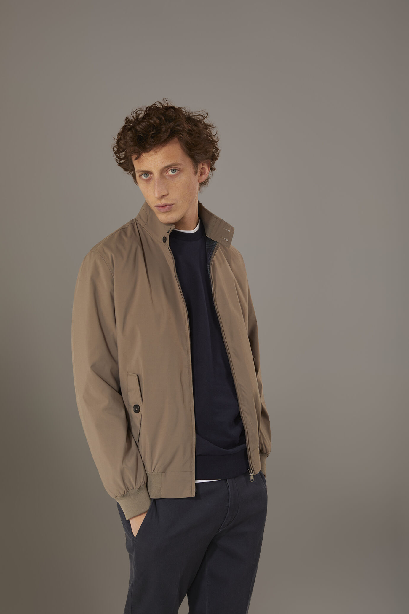 Gefütterte Jacke aus technischem Gewebe image number 1