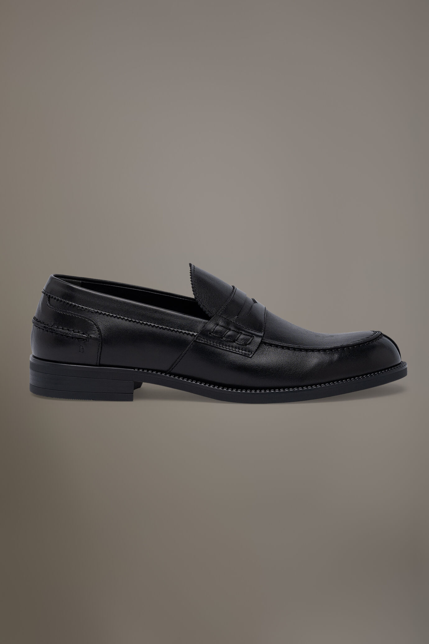 Loafer shoes 100% leather with rubber sole image number 1