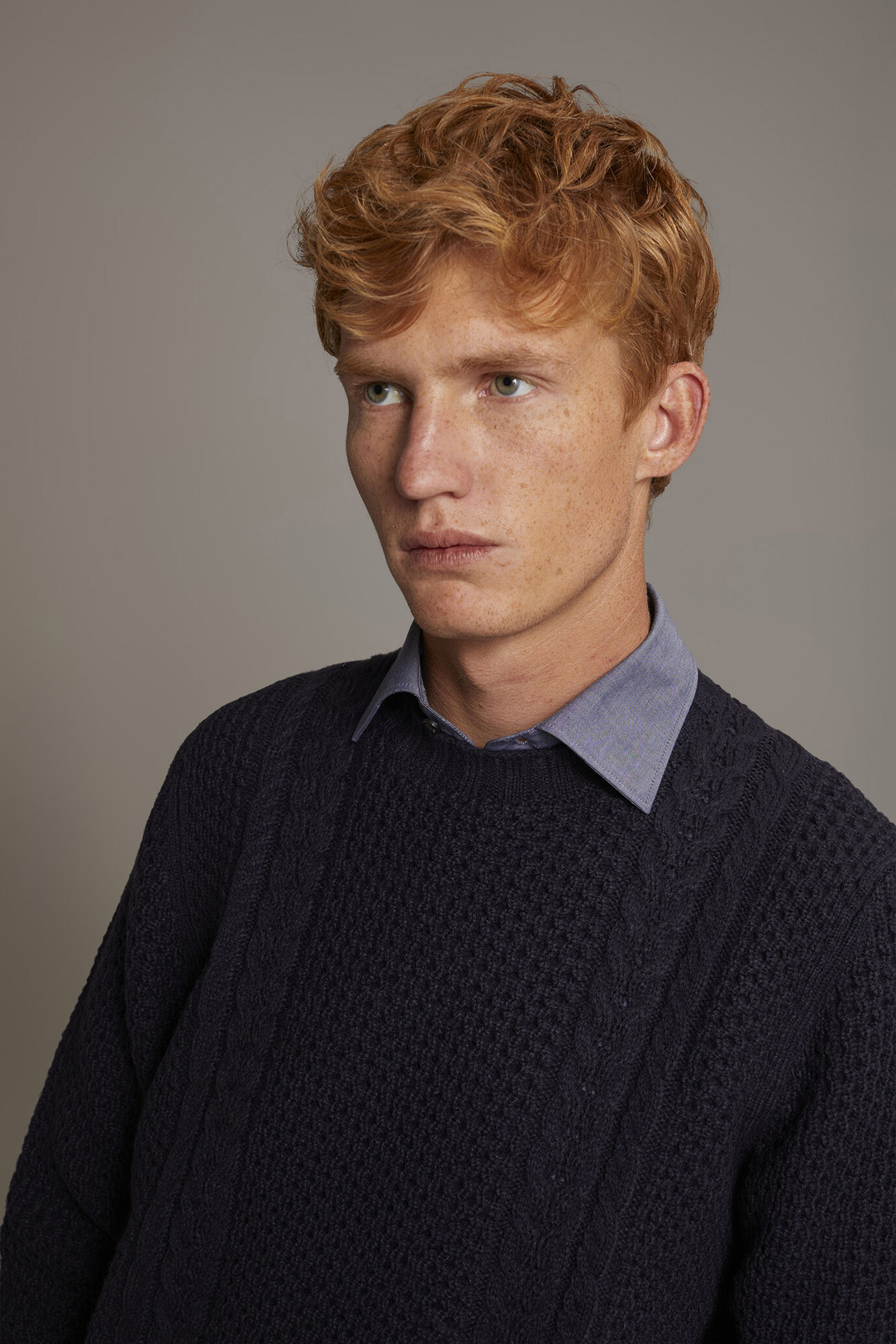 Wool blend round neck sweater with honeycomb heavy knitting image number 2