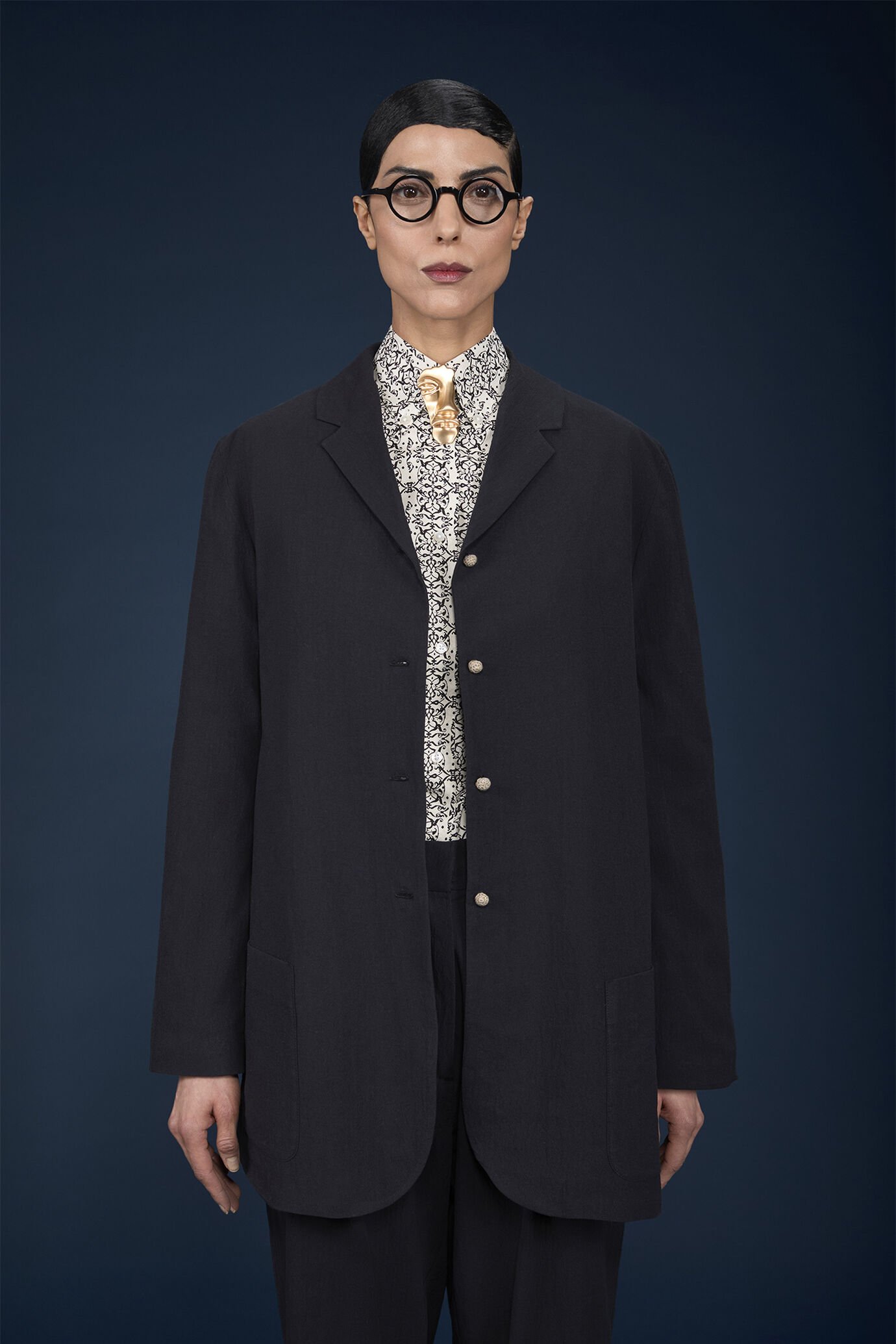 Einreihiger Damenblazer aus Baumwolle mit Knittereffekt und Makramee-Knöpfen image number 2