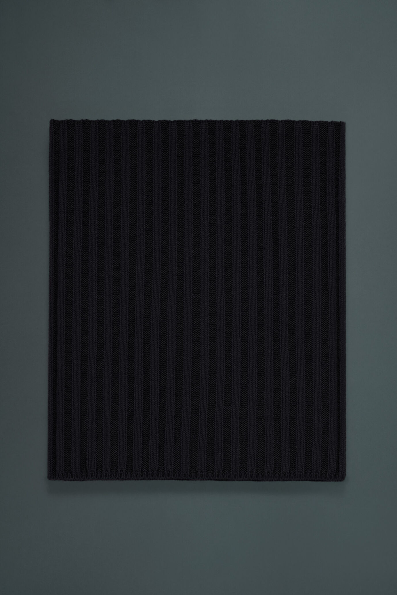 Solid color scarf image number 1