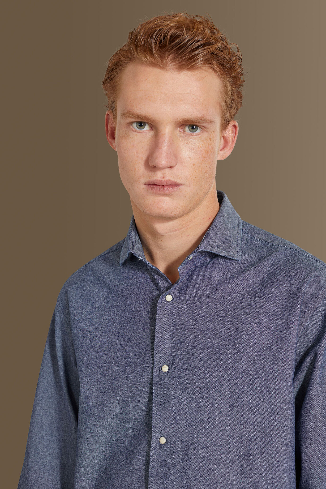 Camicia casual uomo collo francese tessuto chambray image number 1