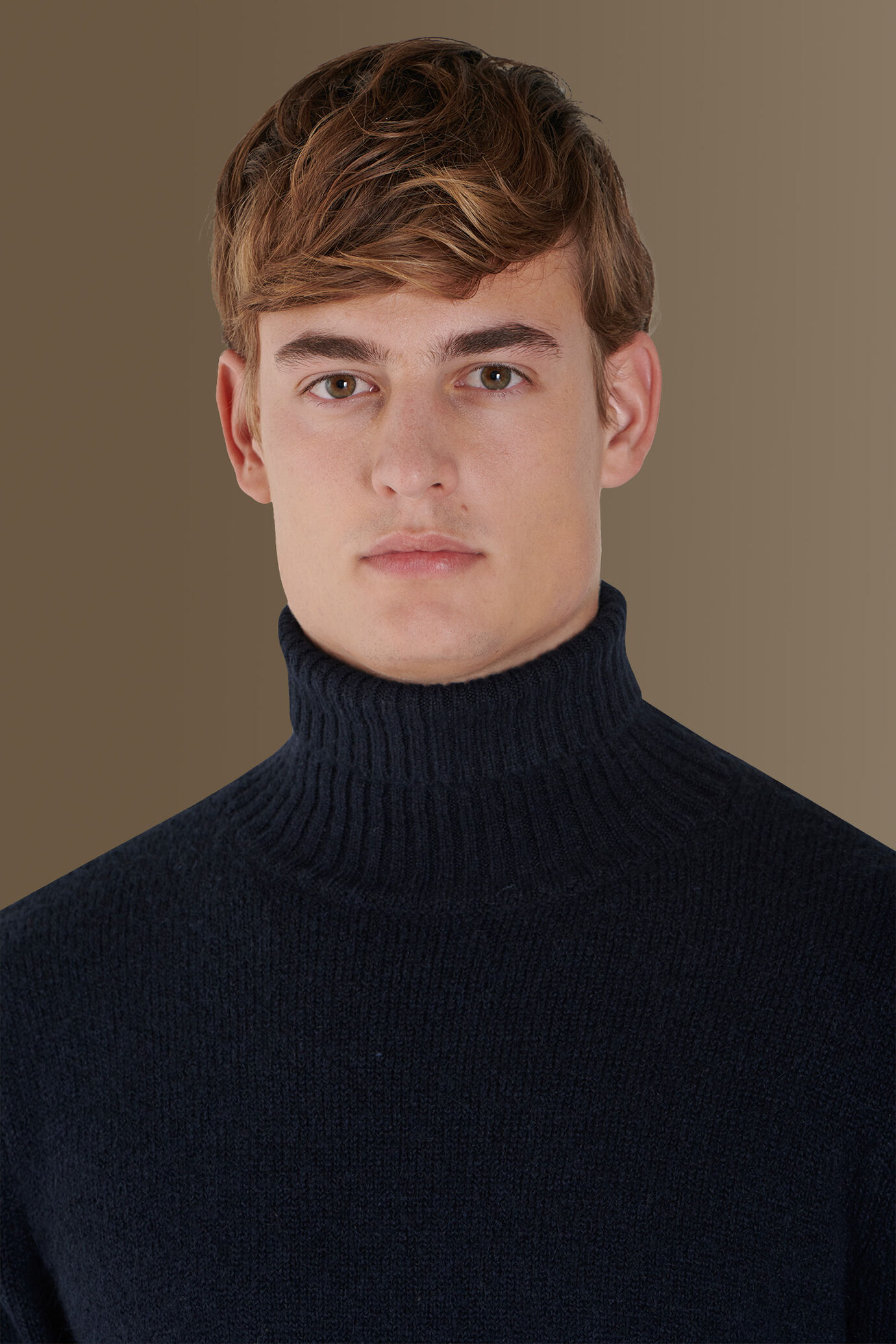 Maglia collo alto mano shetland image number 1