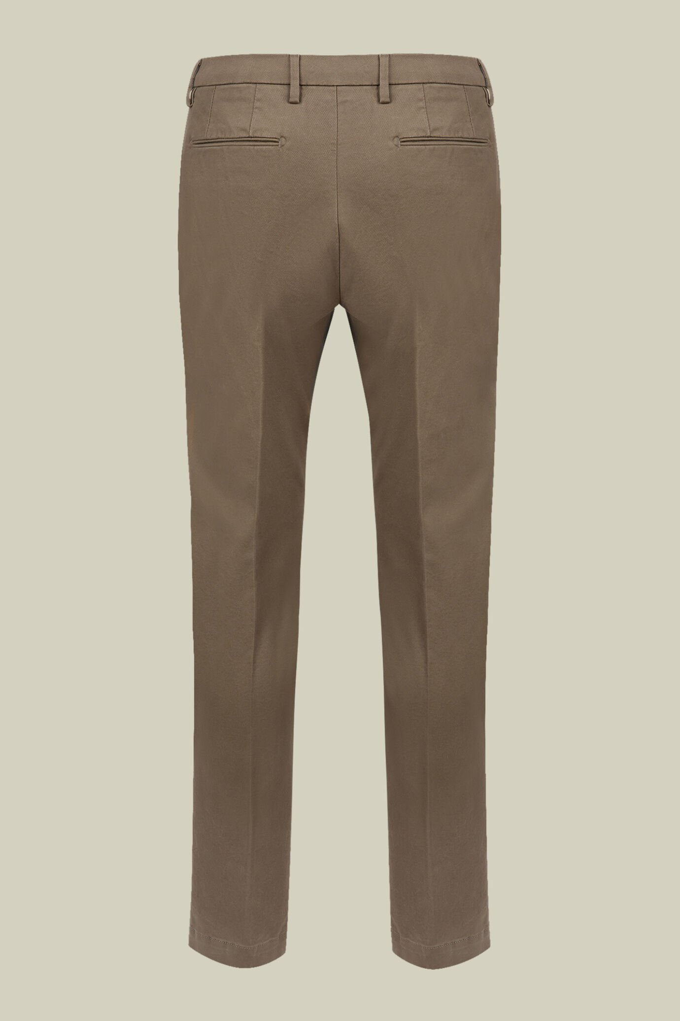 Men's classic twill chinos in a perfect fit