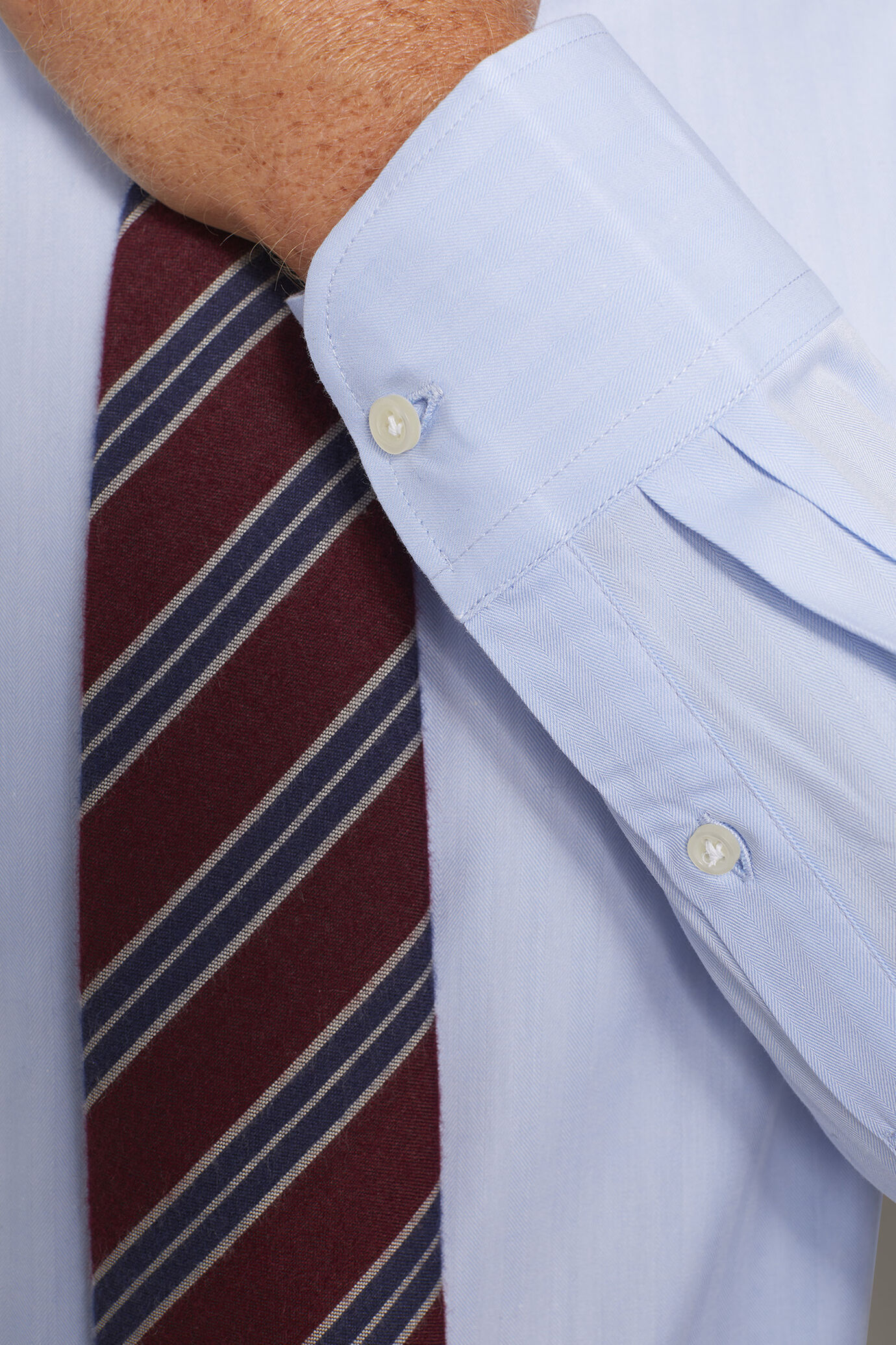 Camicia classica collo francese slim fit tessuto spigato image number 2