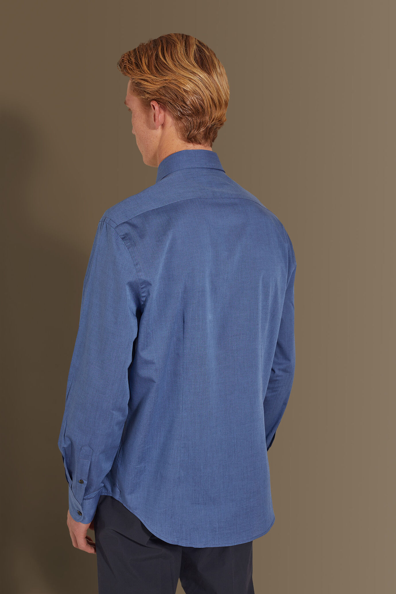 Camicia casual collo francese uomo tessuto chambray image number 3