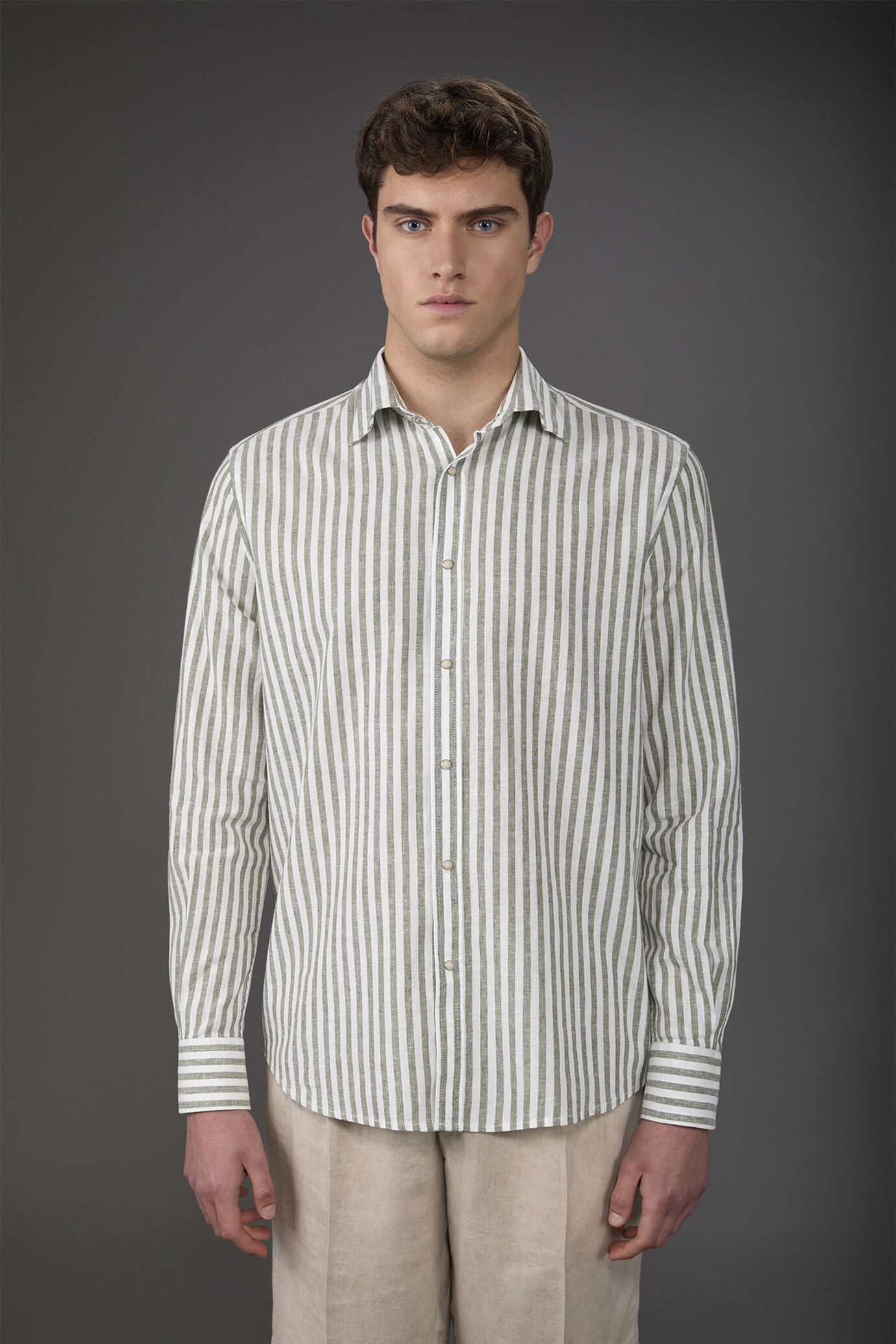 Men's casual shirt with French collar in striped washed linen and cotton fabric image number 0