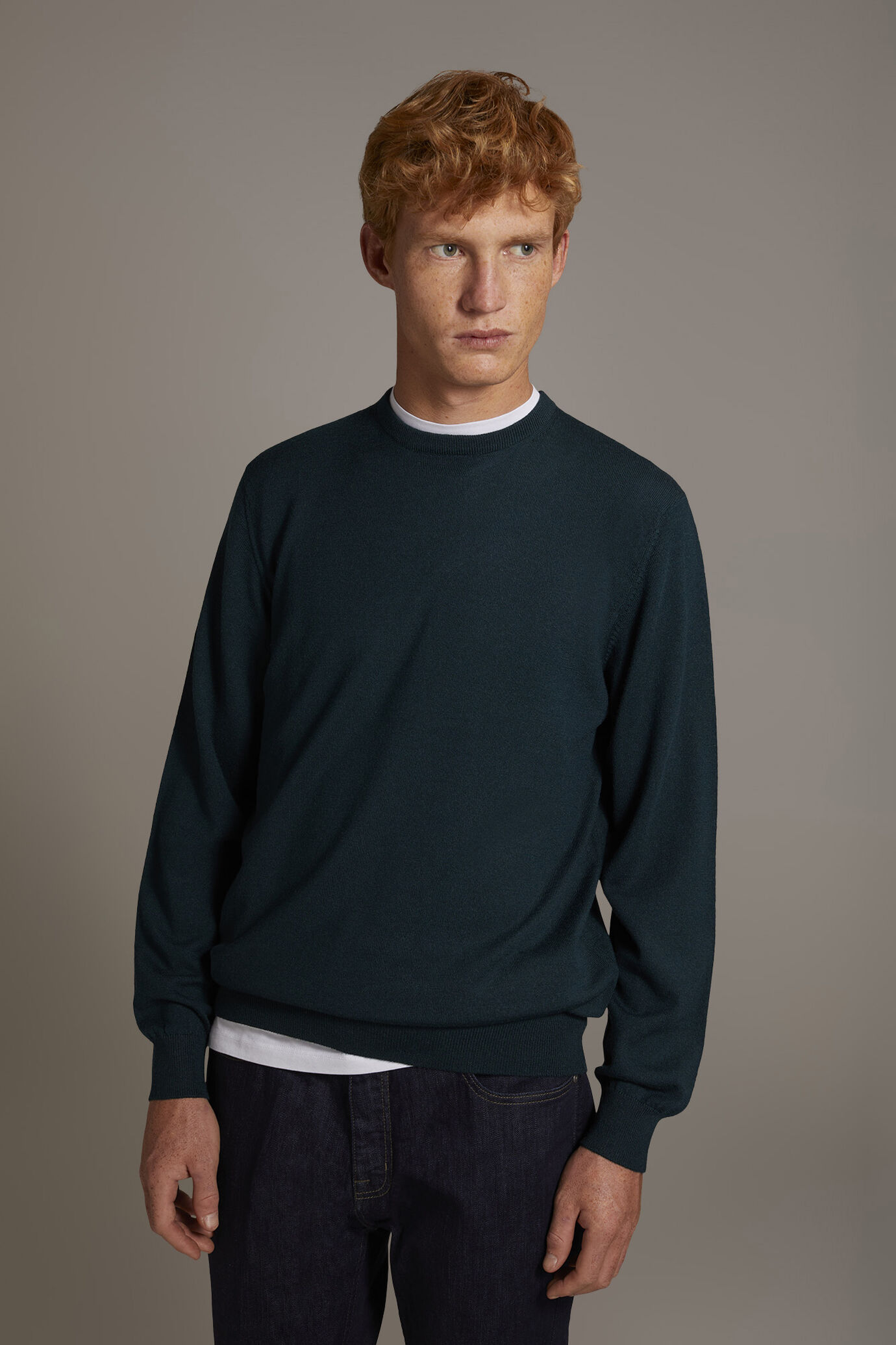 Round neck 100% merino wool sweater image number 1