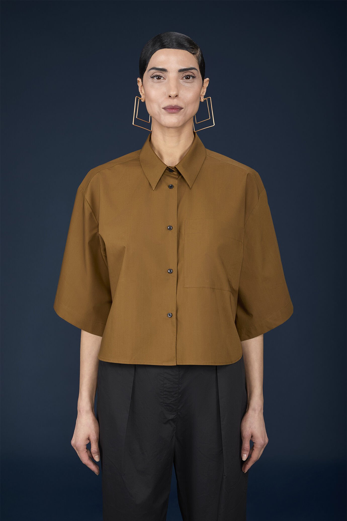 Chemise femme coupe boxy à manches courtes et bas arrondi image number 0