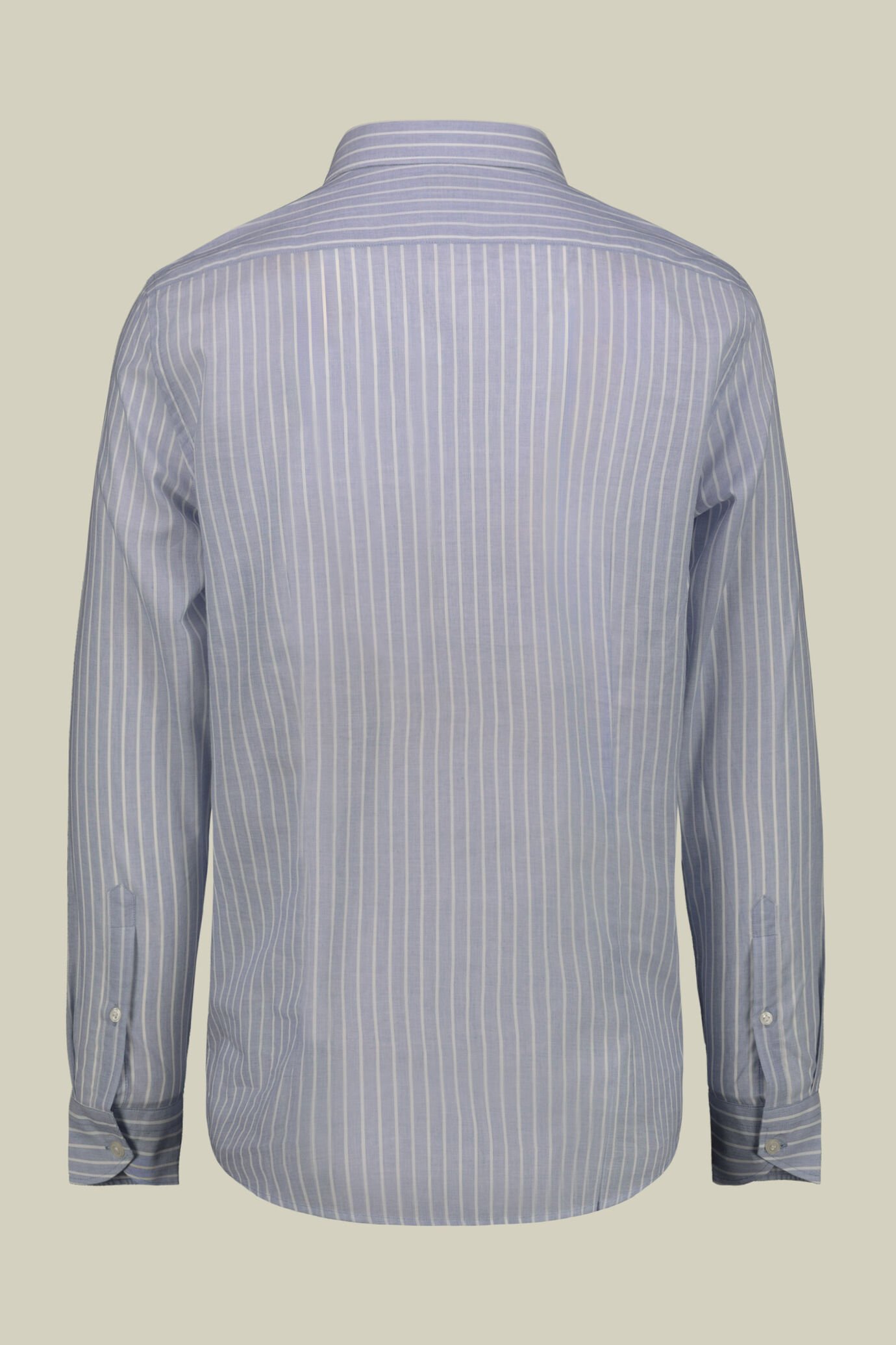 Chemise homme décontractée à boutons cachés, confectionnée dans un tissu en mousseline lavé et rayé, teinté dans la masse image number 6