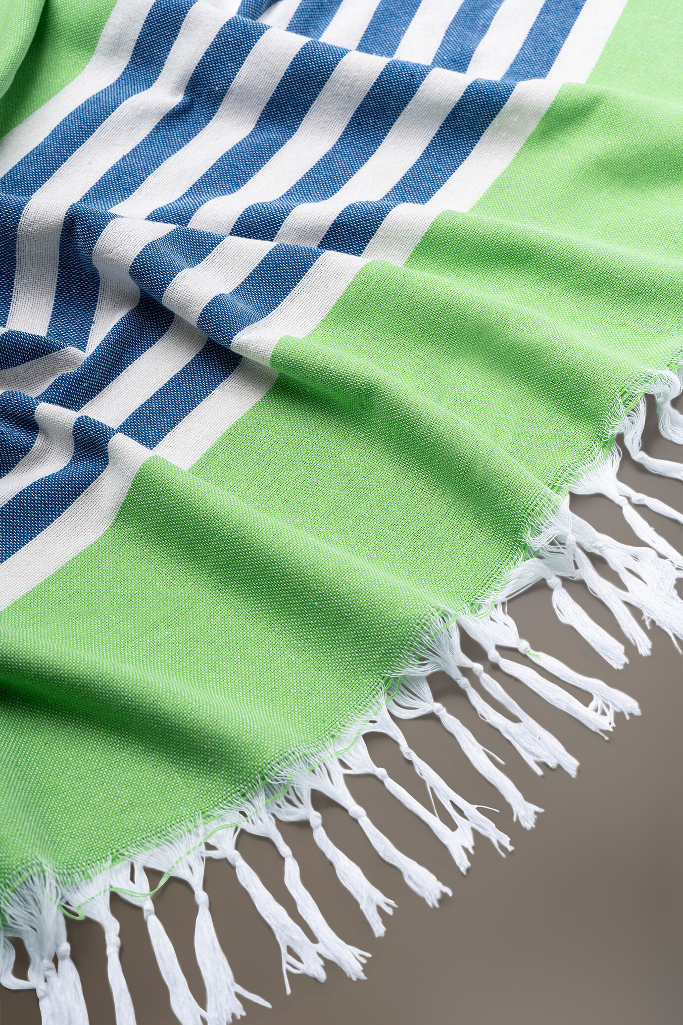 Fancy beach towel 100% cotton fabric image number 1