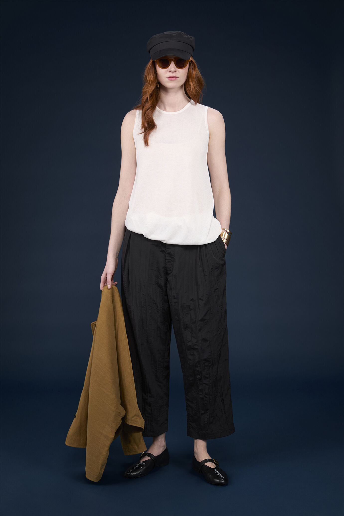 Pantalone donna linea a uovo con pences ed effetto stropicciato image number 0