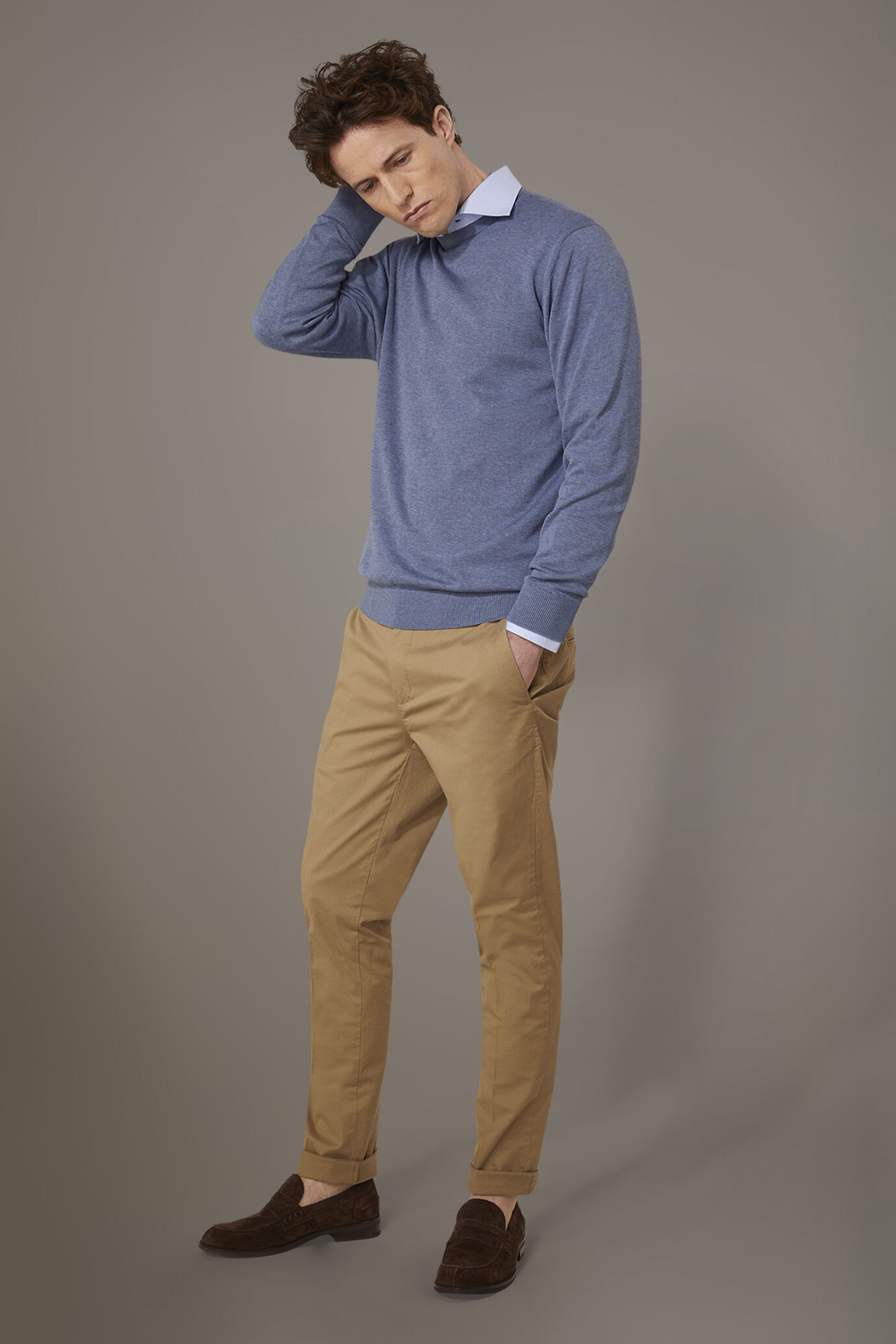 Pantalone chino classico uomo image number 1